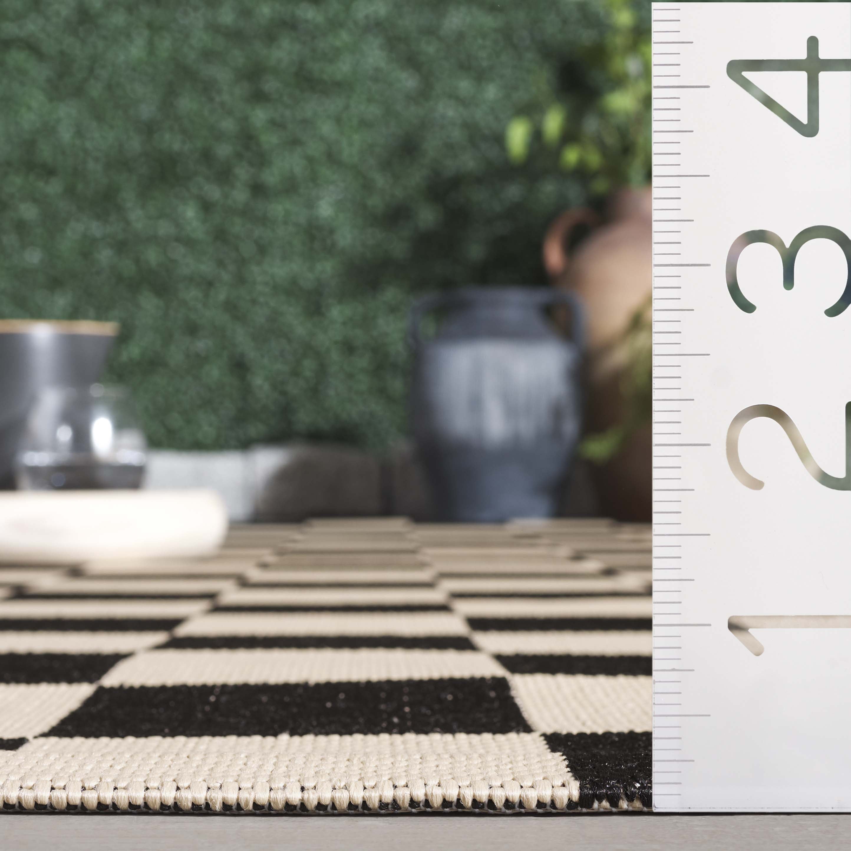 SAFAVIEH Courtyard Talbot Checkered Indoor/Outdoor Area Rug, Black/Beige, 2'7" x 5'