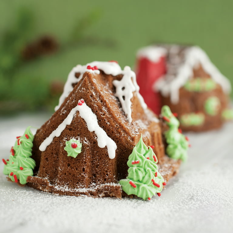 WILTON GINGERBREAD HOUSE NOVELTY SHAPE COOKIE PAN Christmas Baking, Holiday  Pan