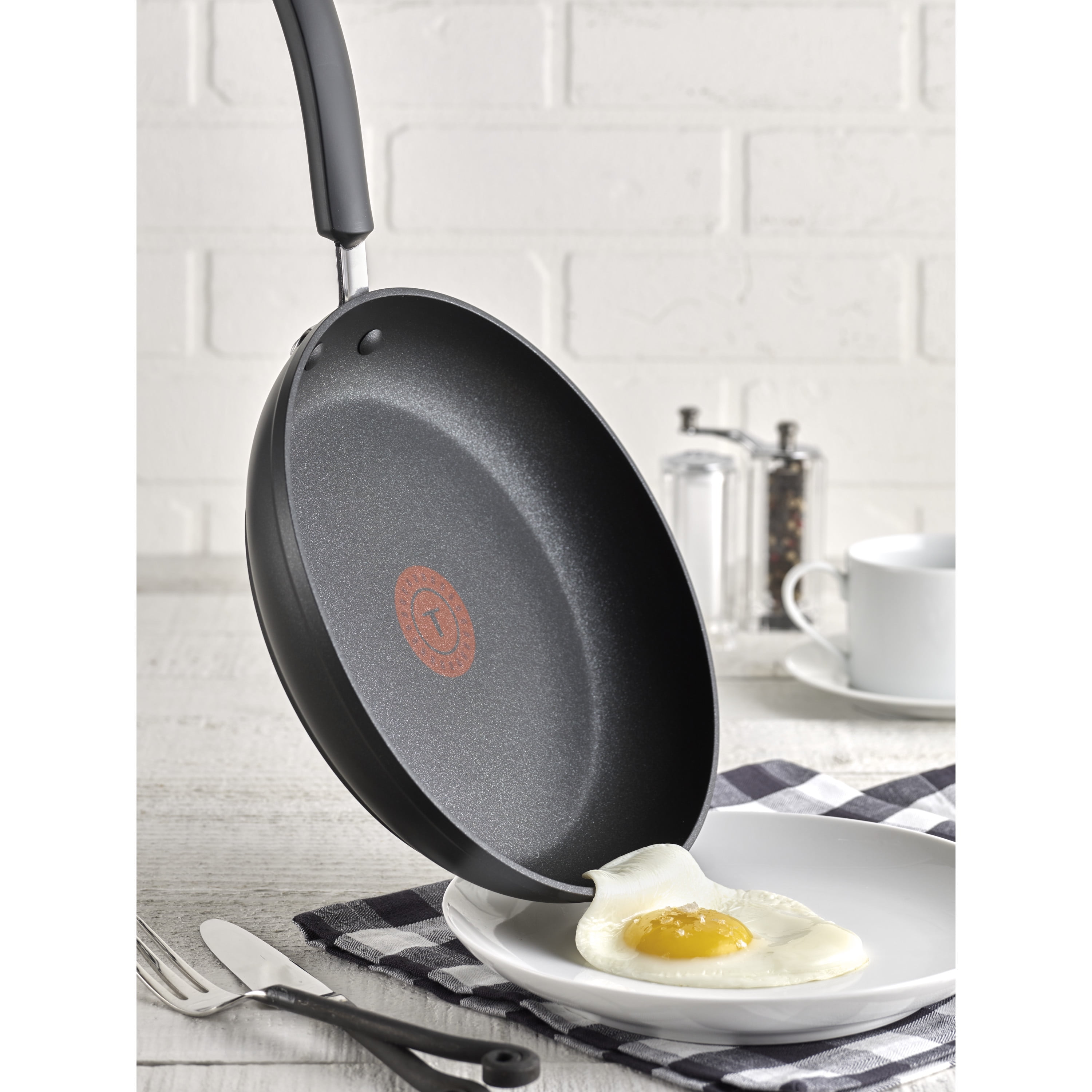 T-fal Nonstick Dishwasher Safe Cookware Lid Fry Pan, 25.4 cm, Black –