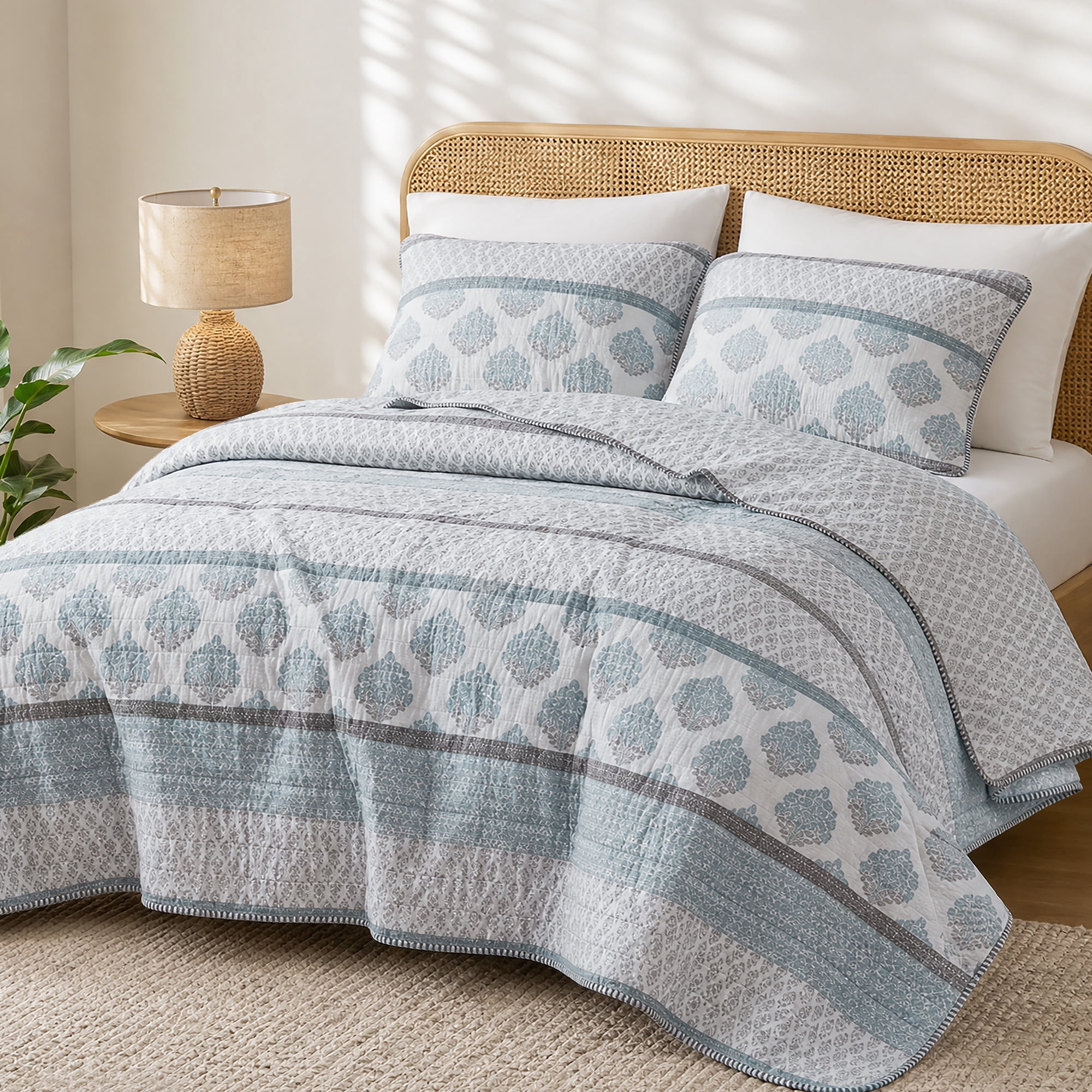 King Cal King 100% Cotton Quilt Set with Medallion Block-Print Design, 2" Channel Quilting, Lightweight All-Season Bedspread with Blanket Stitch, Prewashed for Softness