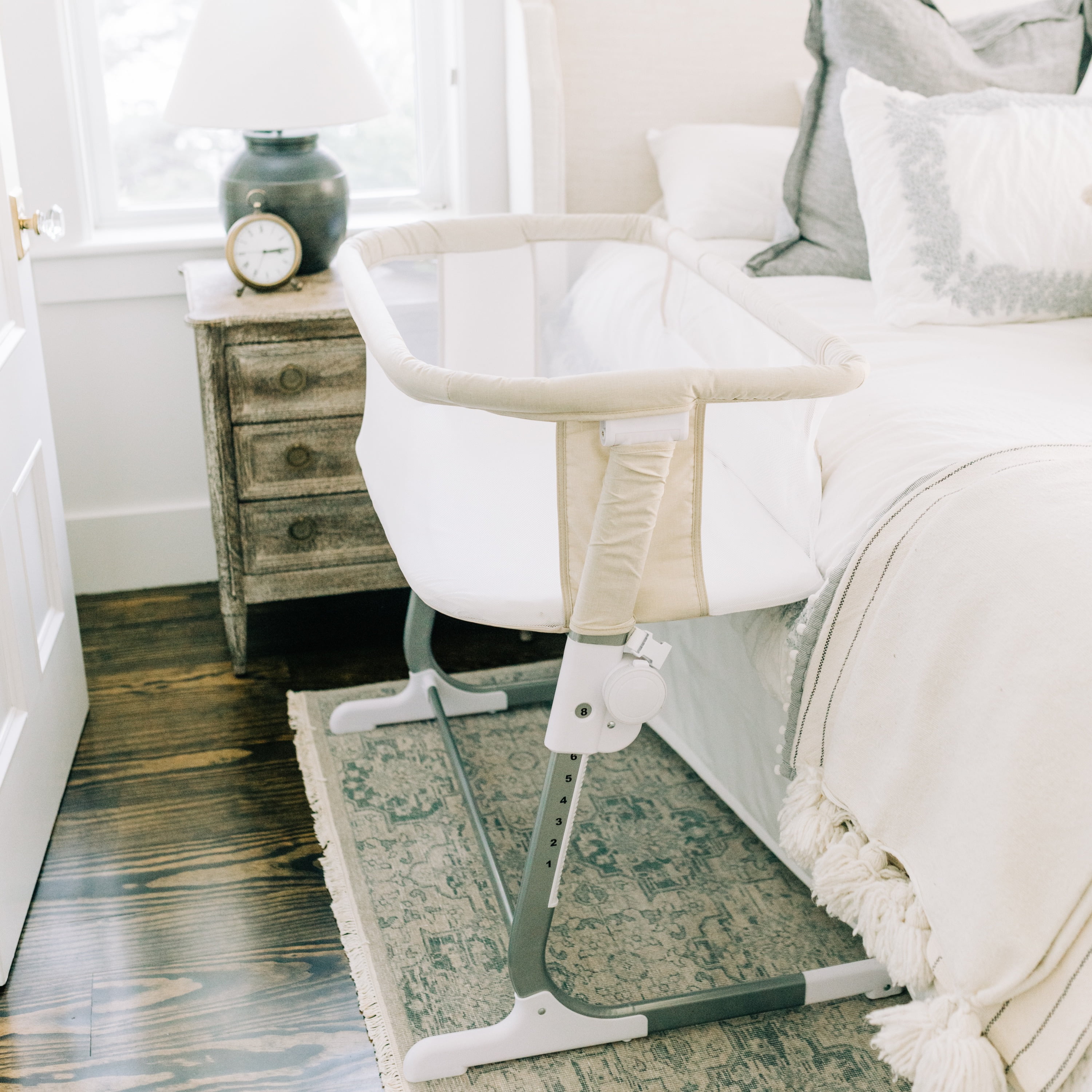 Baby Delight Beside Me Dreamer Infant Bassinet & Bedside Sleeper - Golden Grain (Unisex)