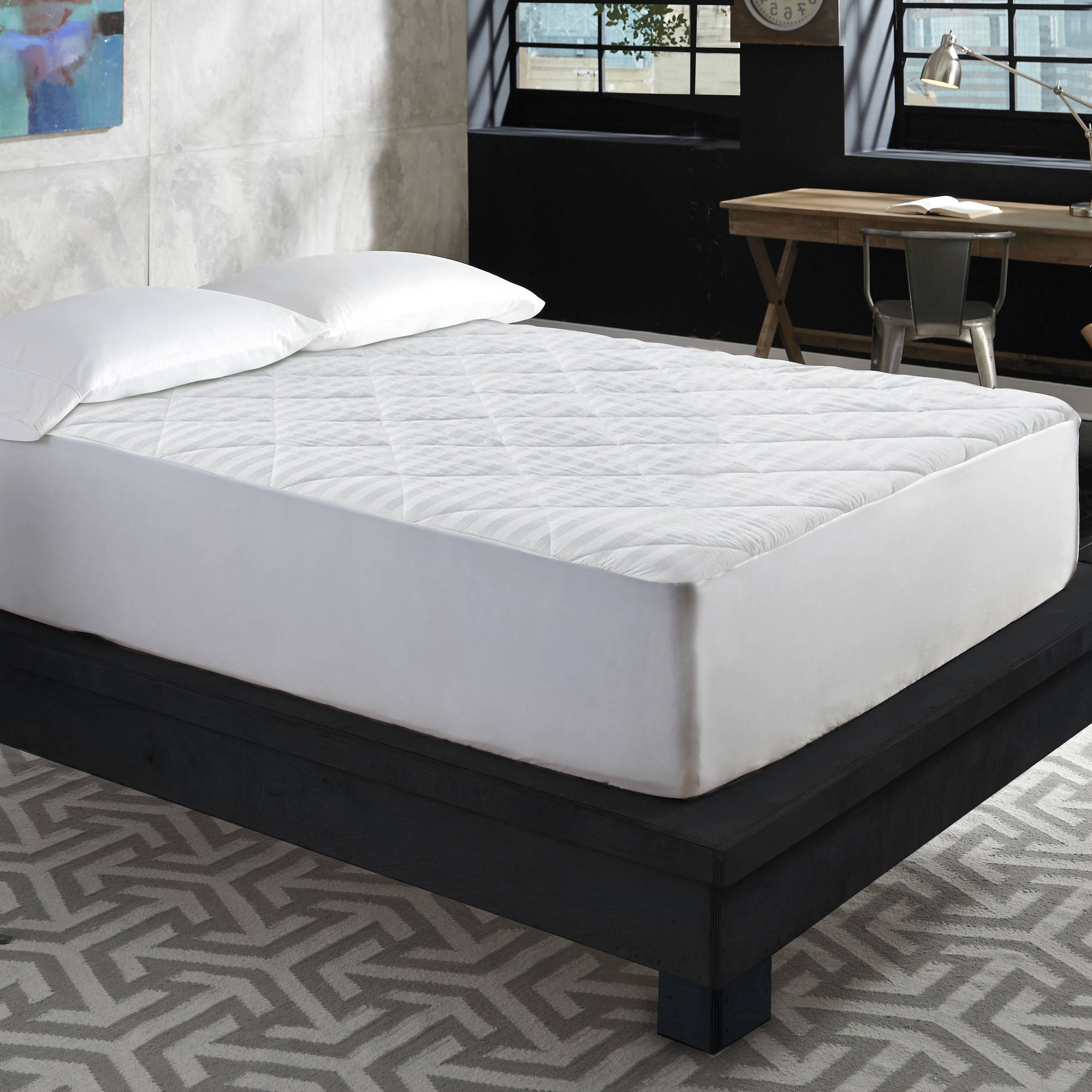 MGM GRAND at home Luxury Damask Diamond Quilt Mattress Pad