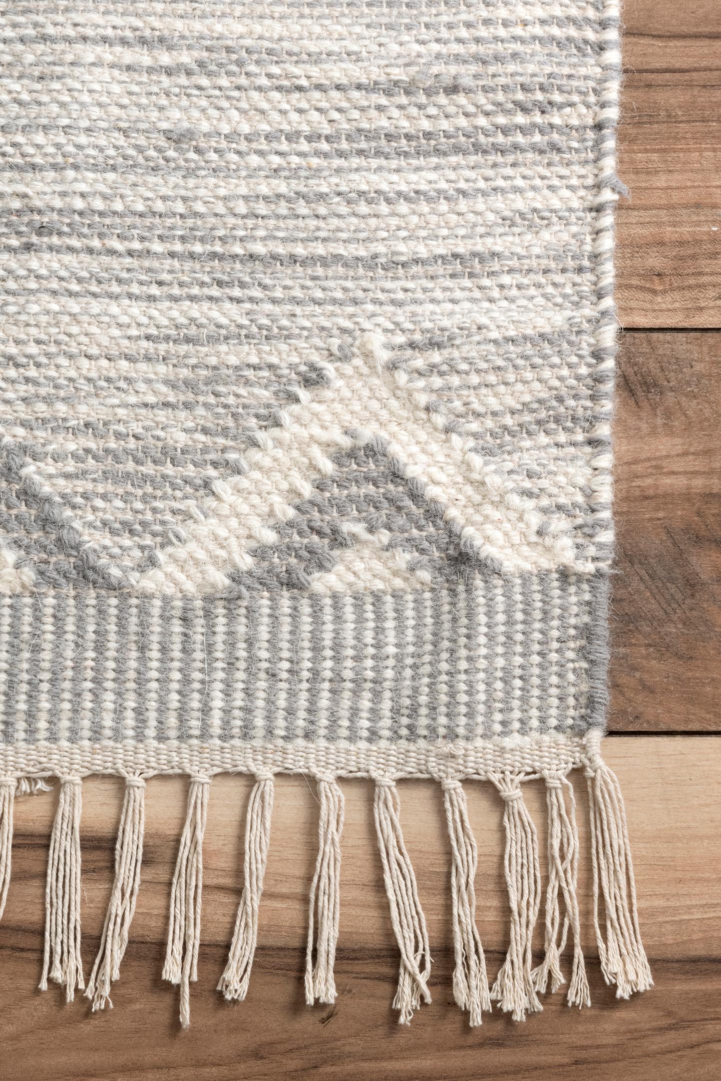 nuLOOM Savannah Moroccan Fringe Area Rug, 6' x 9', Light Gray