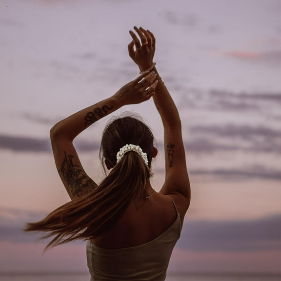 BESTYASH 2-Pack Adjustable Hair Ties for Women, White Hair Ropes with Flexible Length and Stylish Design