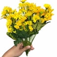 thumbnail image 1 of Yuarrent Crisantemos realistas para decoración de exteriores, ramo de crisantemos artificiales de plástico resistente al agua y para Flores artificiales amarillo, 1 of 6