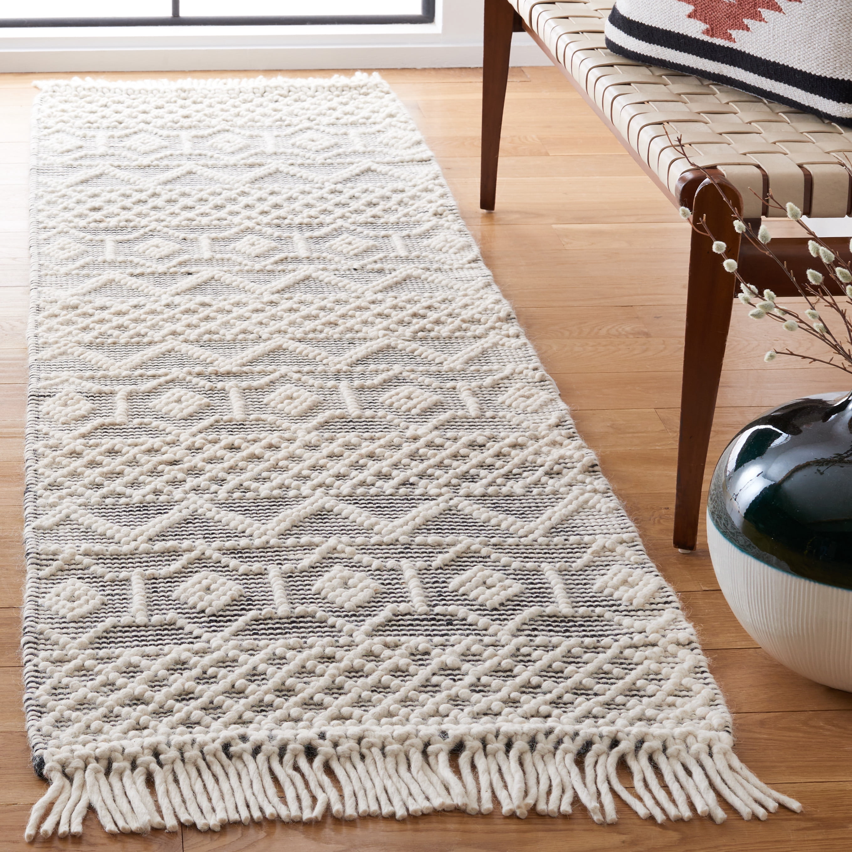 SAFAVIEH Natura Clyde Geometric Runner Rug, Ivory/Black, 2'3" x 8'