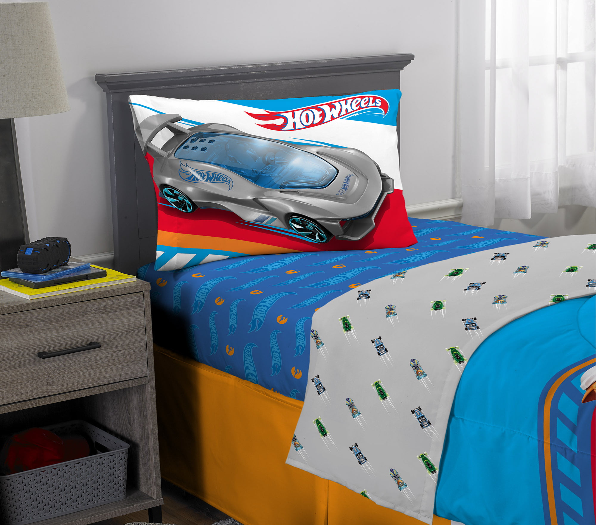 Hot Wheels 2-Piece Comforter and Sham Set Kids Bedding Twin/Full Ultra-soft NEW 