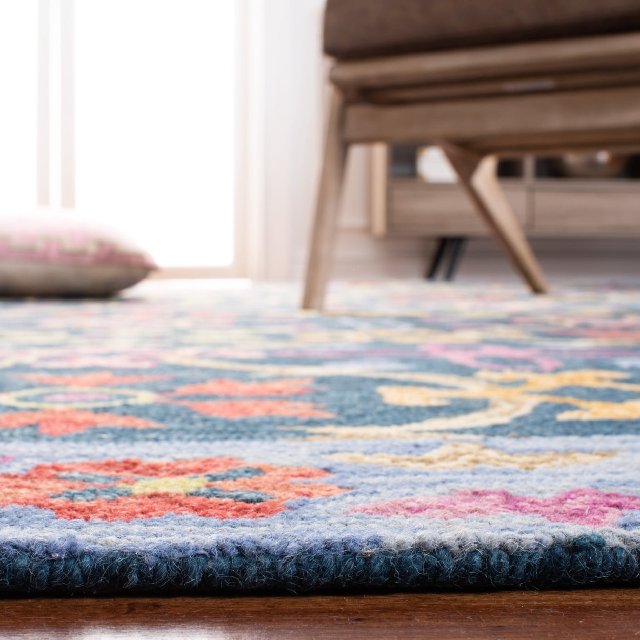 SAFAVIEH Suzani Ethelinda Geometric Swirls Wool Area Rug, Blue/Multi, 5' x 8'