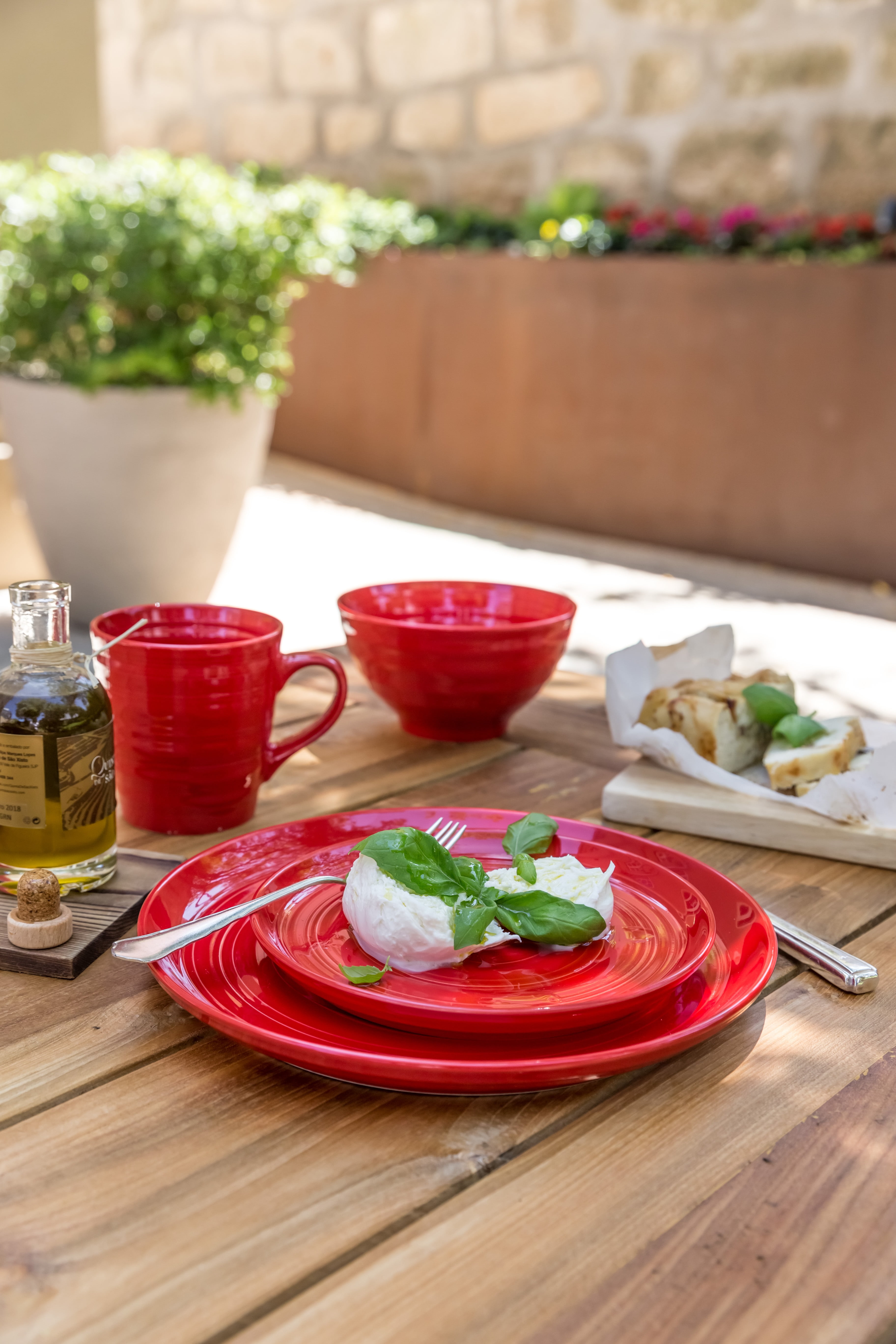 Woven Paths Farmhouse 16-Piece Dinnerware Set, Red
