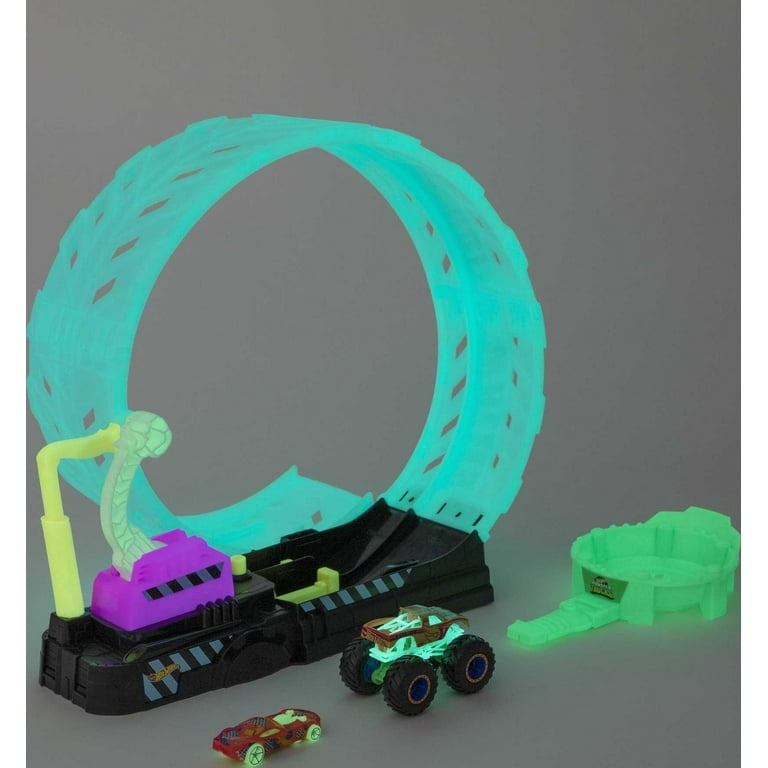 Hot Wheels Monster Trucks Glow-In-The Dark Epic Loop Challenge Playset