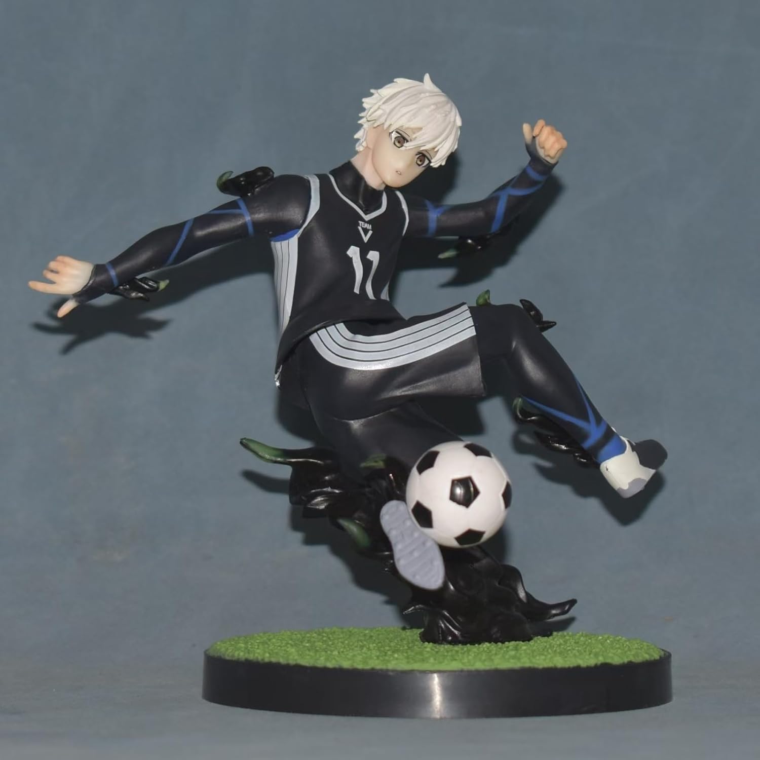 Newly Nagi Nagisoma Figure Isagi Yoichi‌‌ Figure Playng Soccer Sport Suit Anime Figures PVC Character Action Model Figure Statue Decoration Ornament Gifts (Nagi)