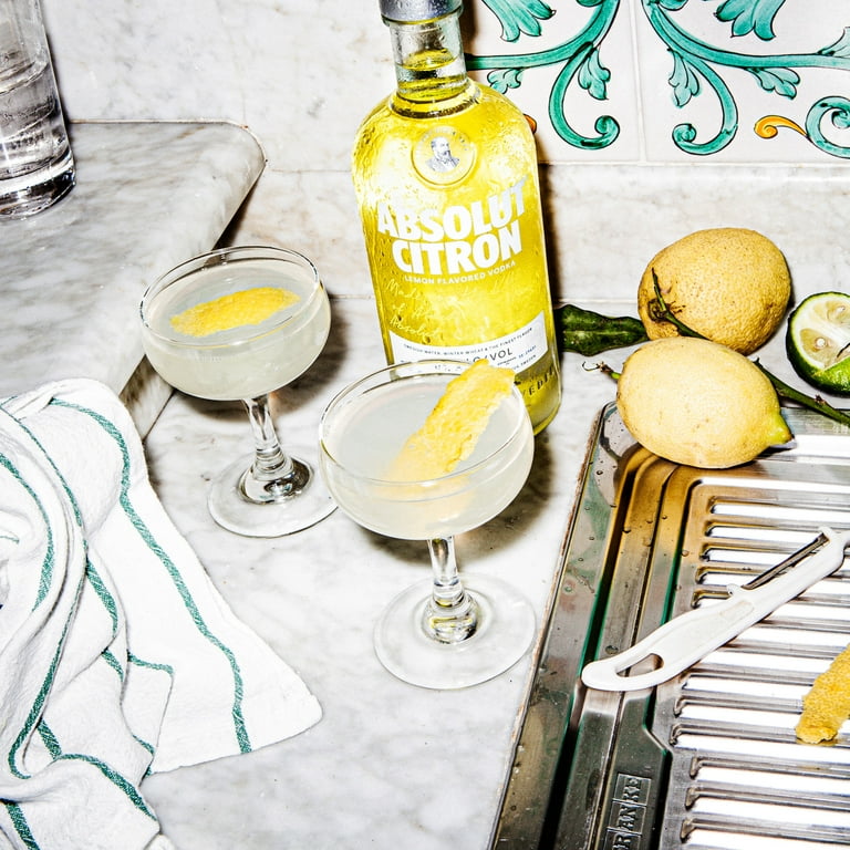 Absolut, Citron Flavored Vodka, 750 ml Bottle, 40% ABV - Walmart.com