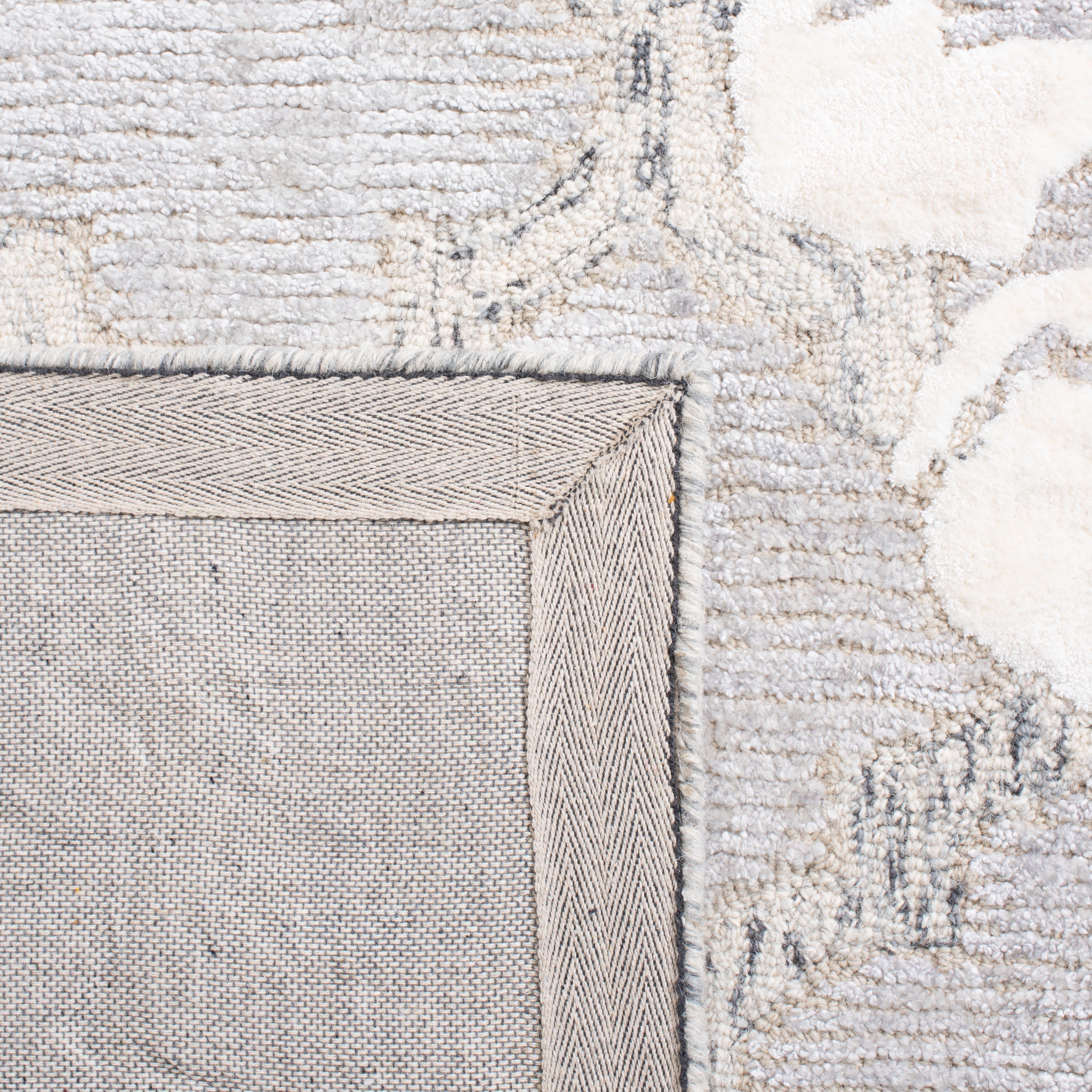 SAFAVIEH Glamour Jaye Floral Runner Rug, Silver/Ivory, 2'3" x 8'