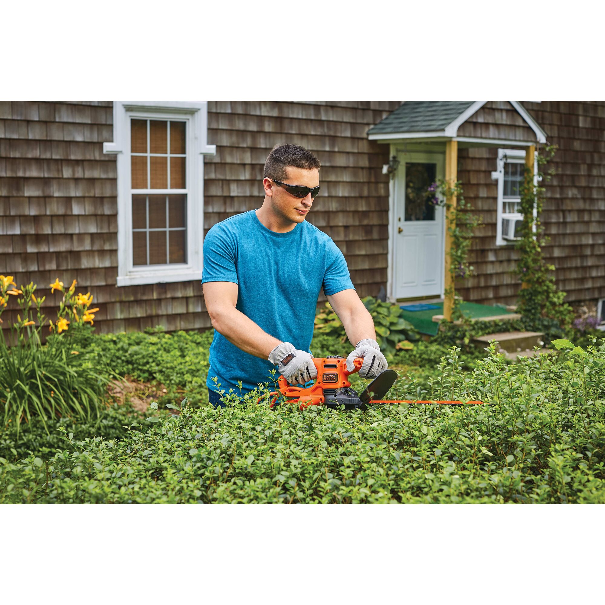 Black+Decker 17" Corded Electric Hedge Trimmer, 3.2 Amp photo 7