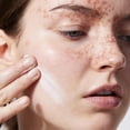 thumbnail image 3 of Crema Facial Mini e.l.f. SKIN Hidratante Ligera con Ácido Hialurónico y Niacinamida, 3 of 5