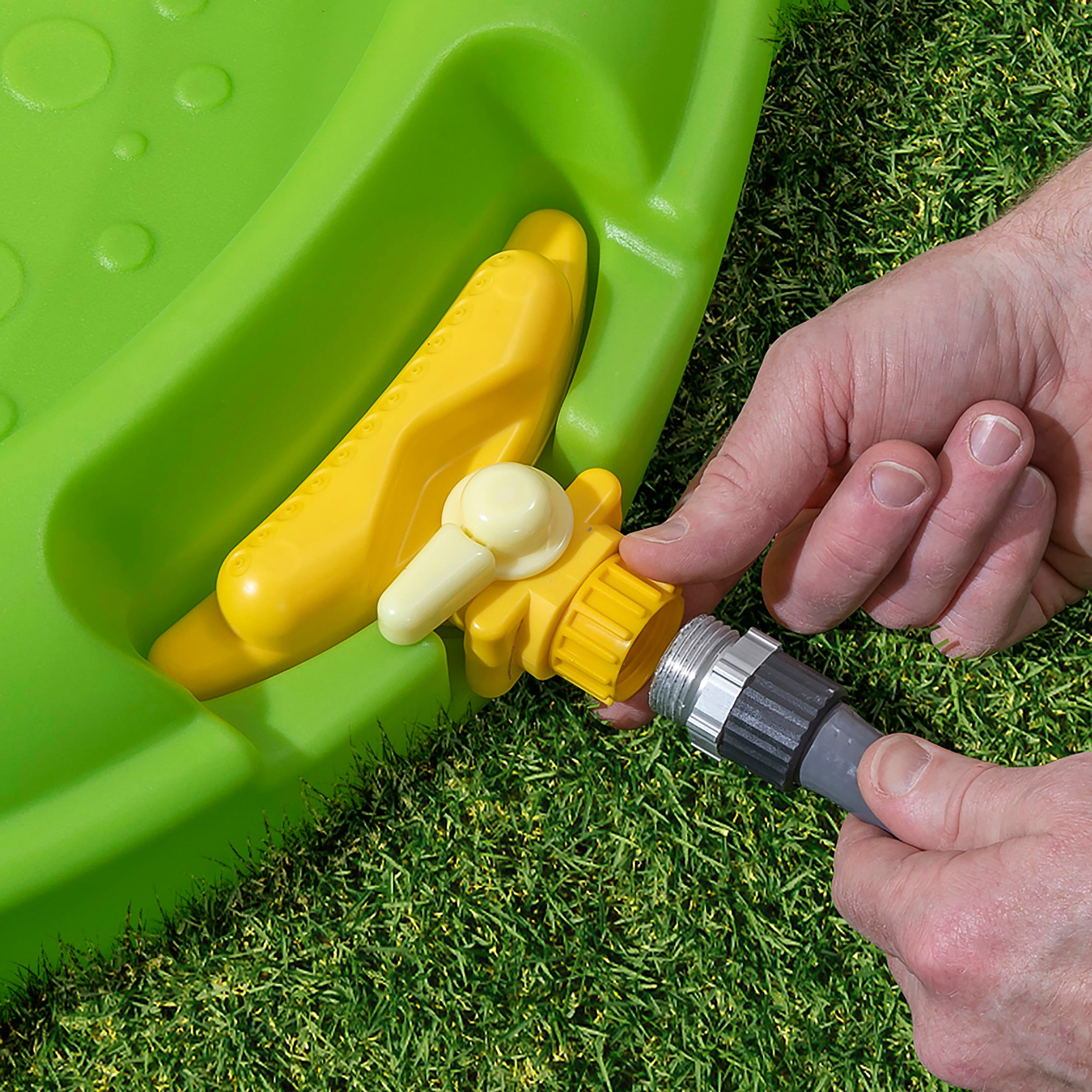 Step2 Waterbug Splash Pad Green Plastic Outdoor Water Playset for Toddlers