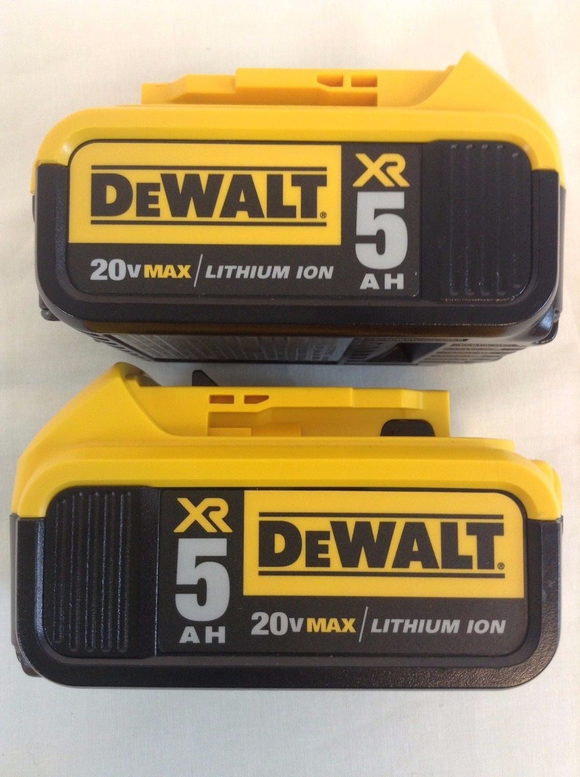 DeWalt DCB205 20V MAX Lithium-Ion 5 Ah Battery Pack with Gauge (2 Pack)