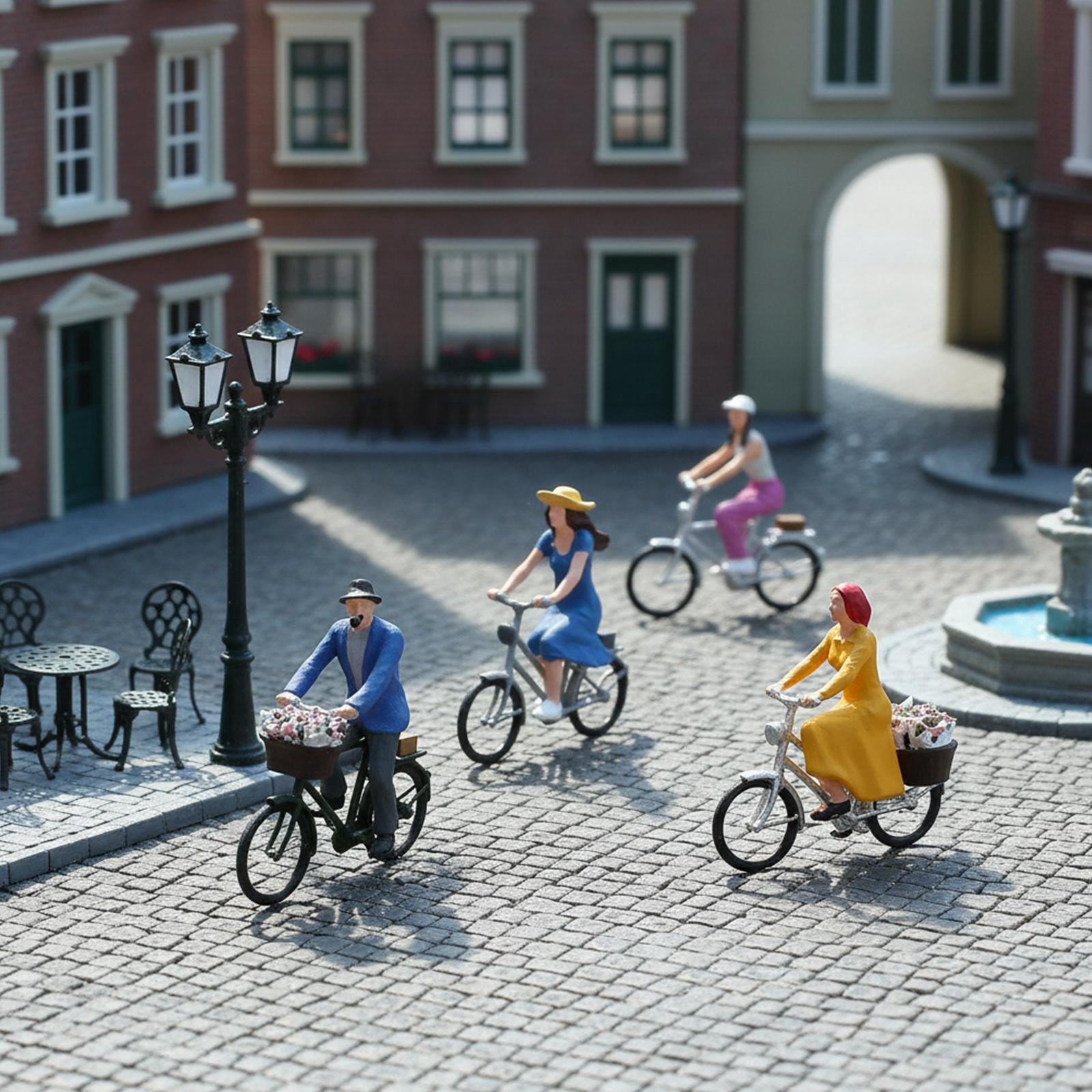 LeeQinersw 4 Pieces 1/64 Cyclist Figure Set Desktop Decoration Detailed Cycler Figurine