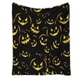 thumbnail image 2 of Manta de franela con estampado de calabazas de Halloween | Manta cálida para cama, sofá y sala de estar | Tejido suave y agradable al tacto | Decoración de temporada para el hogar y la oficina, 2 of 6