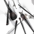 thumbnail image 4 of Juego de brochas de maquillaje Docolor para cabello sintético, 30 unidades, con funda, 4 of 9