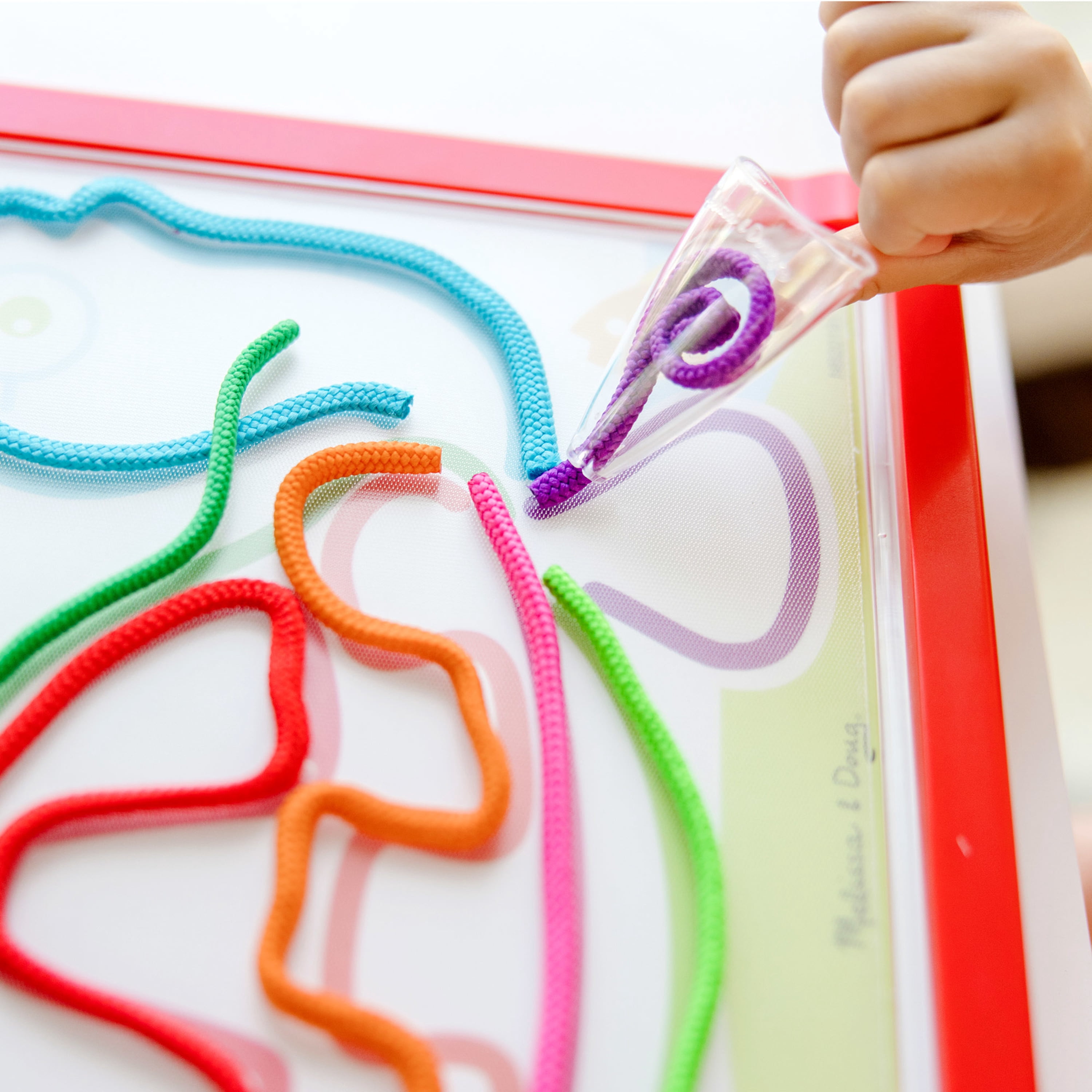 Melissa & Doug Rainbow Cord Picture And Pattern Maker Draw with Cords Activity – 39 Cords, 6 Double-Sided Cards to Trace