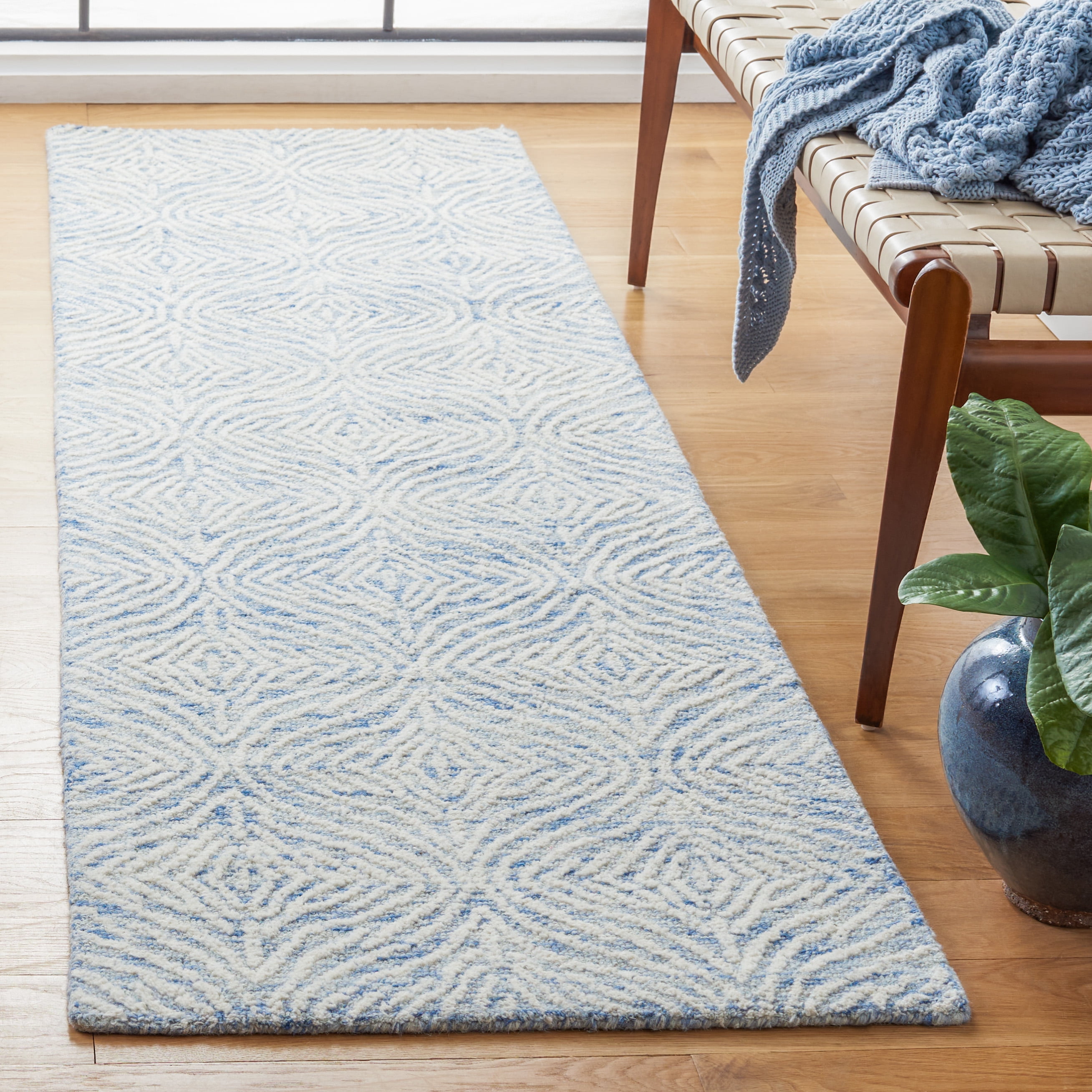 SAFAVIEH Metro Dalach Medallion Runner Rug, Blue/Ivory, 2'3" x 8'