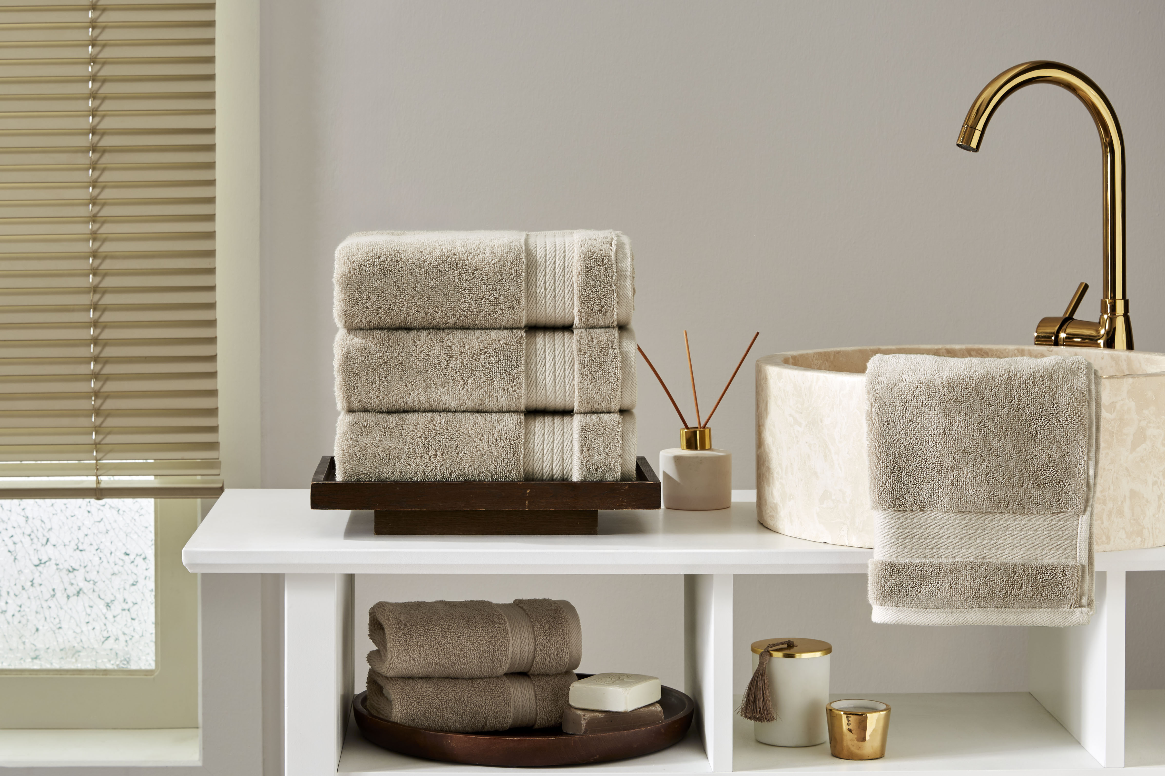 Ozdilek 4-Piece 16x30 Hand Towels  575 GSM – 100% Turkish Cotton, Luxury Soft , Quick Dry & Absorbent, Fade-Resistant, Comfortable & High-Quality Cotton Towel (Seahorse Beige)