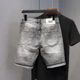 thumbnail image 4 of Pantalones cortos de mezclilla grises para hombre con orillo gráfico y texto, pantalones vaqueros cortos holgados para hombre, pantalones cortos anchos, moda coreana, tendencia fina de verano 2024, 4 of 5