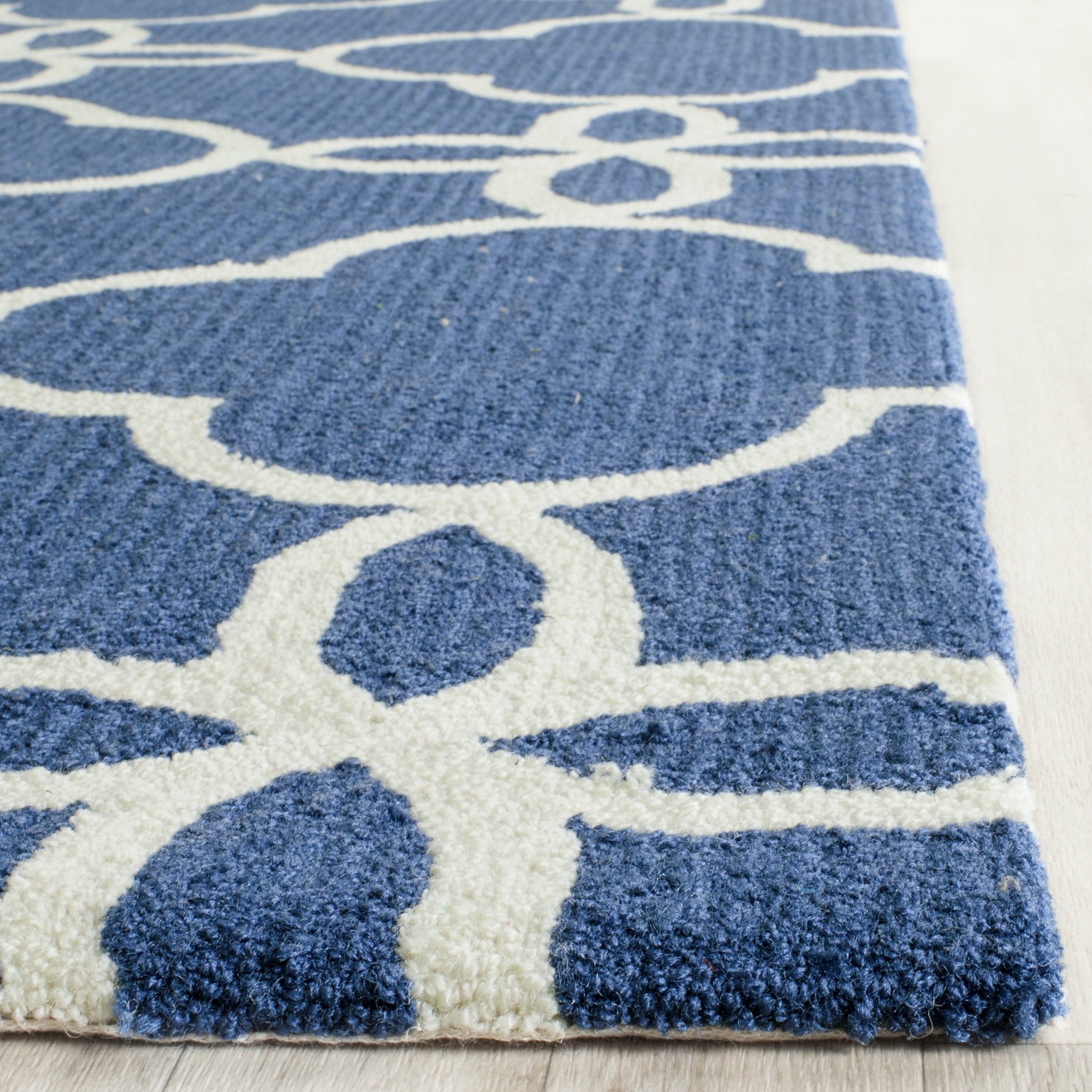 SAFAVIEH Four Seasons Vaska Geometric Area Rug, Navy/Ivory, 5' x 8'