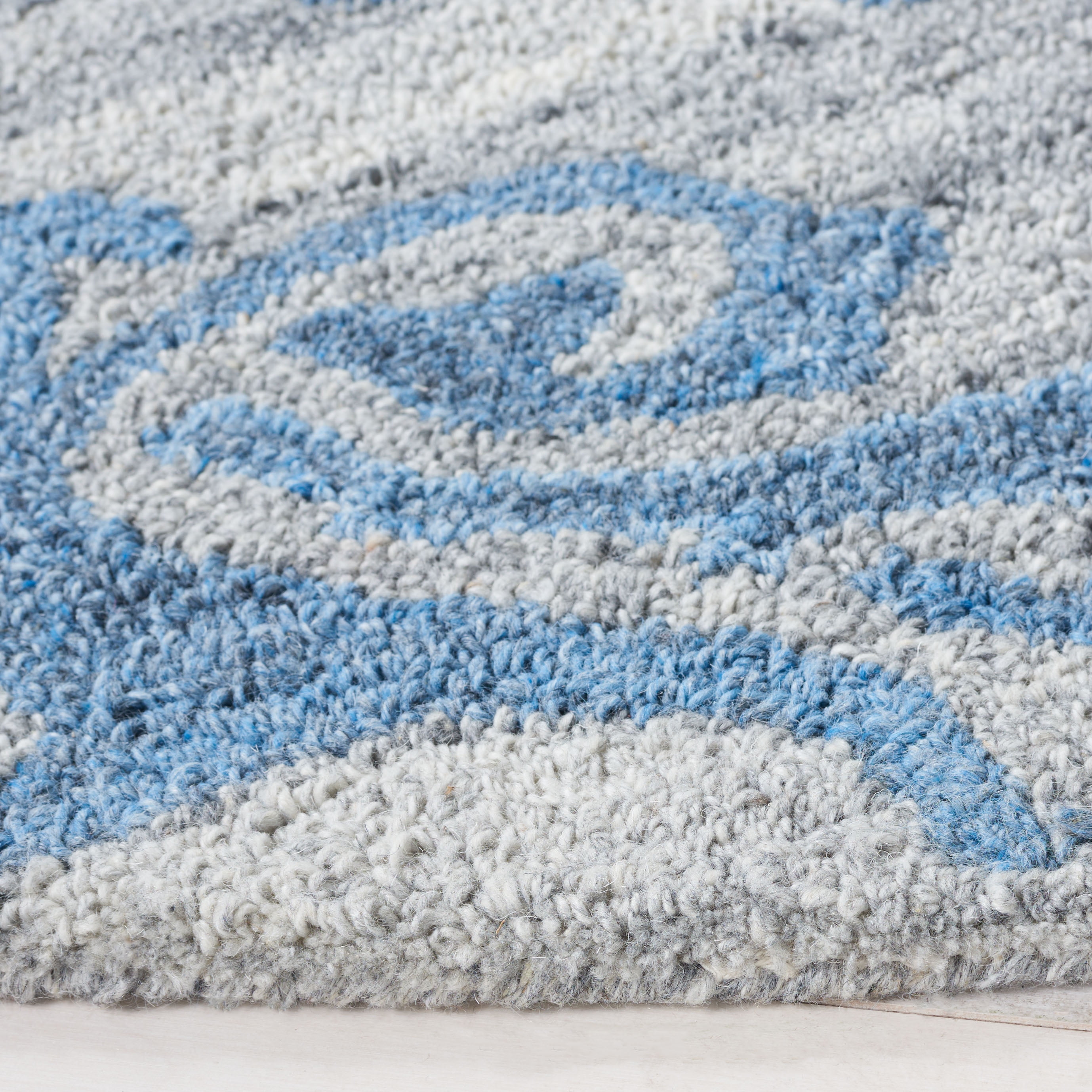 SAFAVIEH Abstract Ksenija Oriental Area Rug, Gray/Blue, 6' x 6' Round