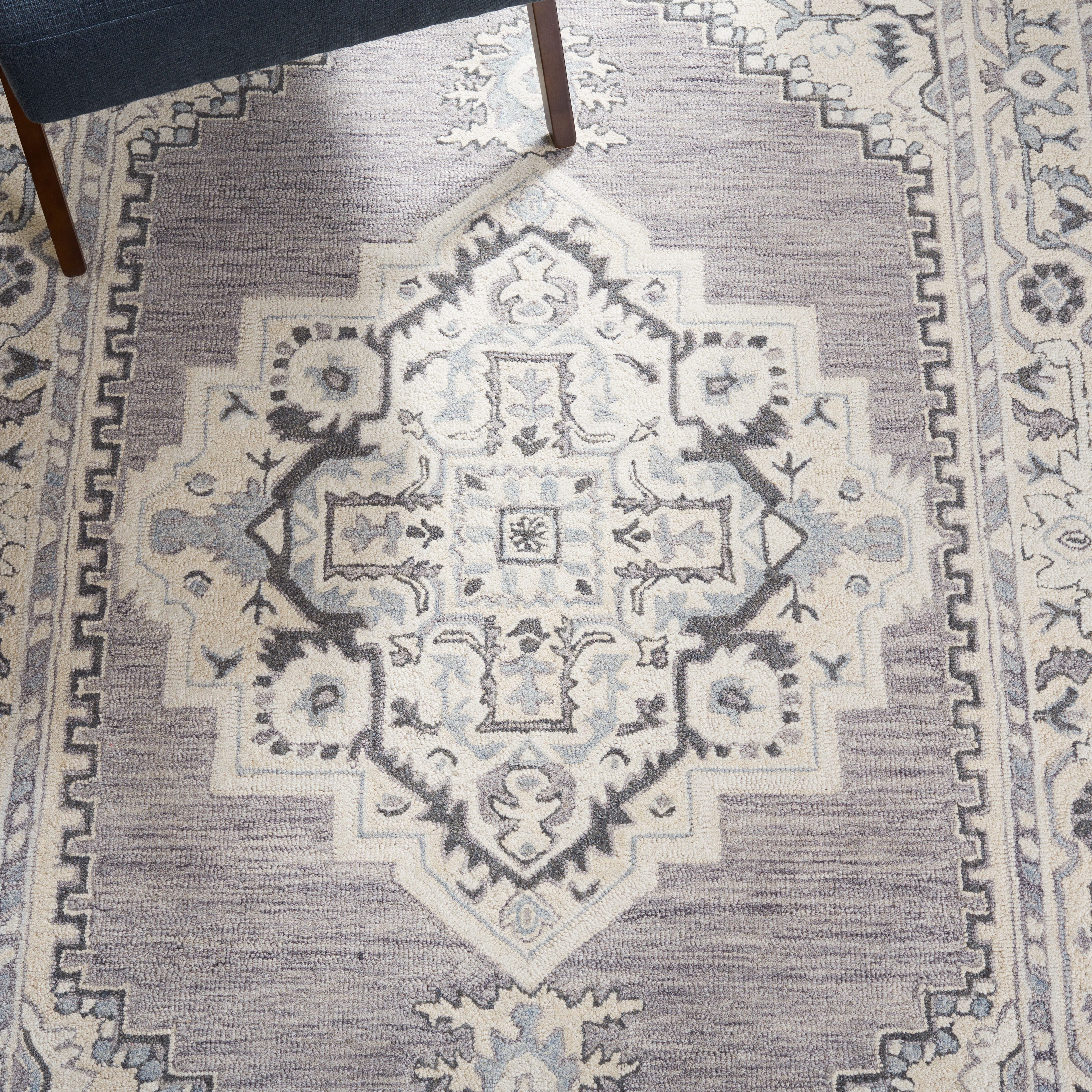 SAFAVIEH Metro Bevis Medallion Area Rug, Grey/Ivory, 4' x 6'