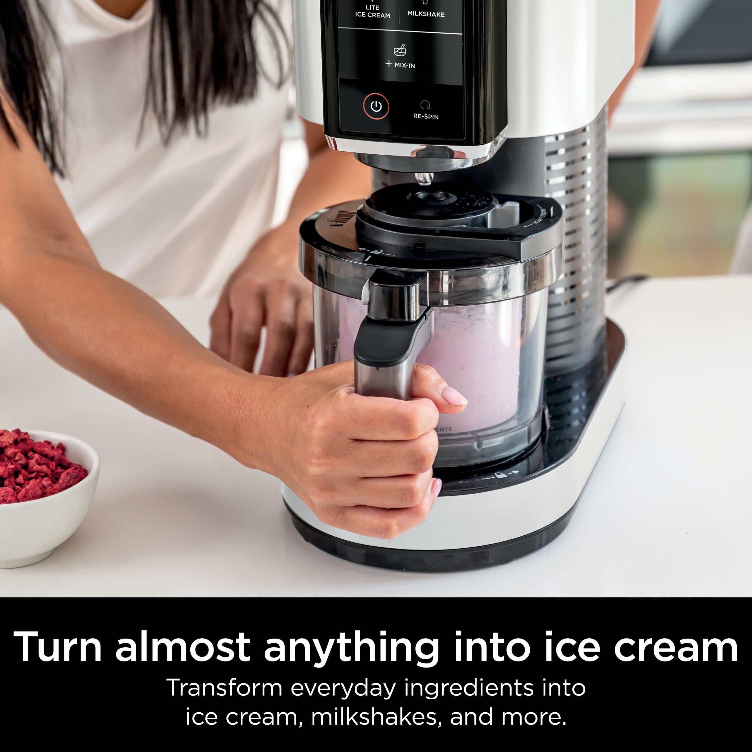 Ninja CREAMi Ice Cream Maker, White, 5 OneTouch Programs, 2 16oz Pints with Storage Lids  (图3)