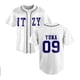 thumbnail image 1 of Camiseta de béisbol de moda con cuello en V y manga corta de Kpop ITZY None of My Business, 1 of 5