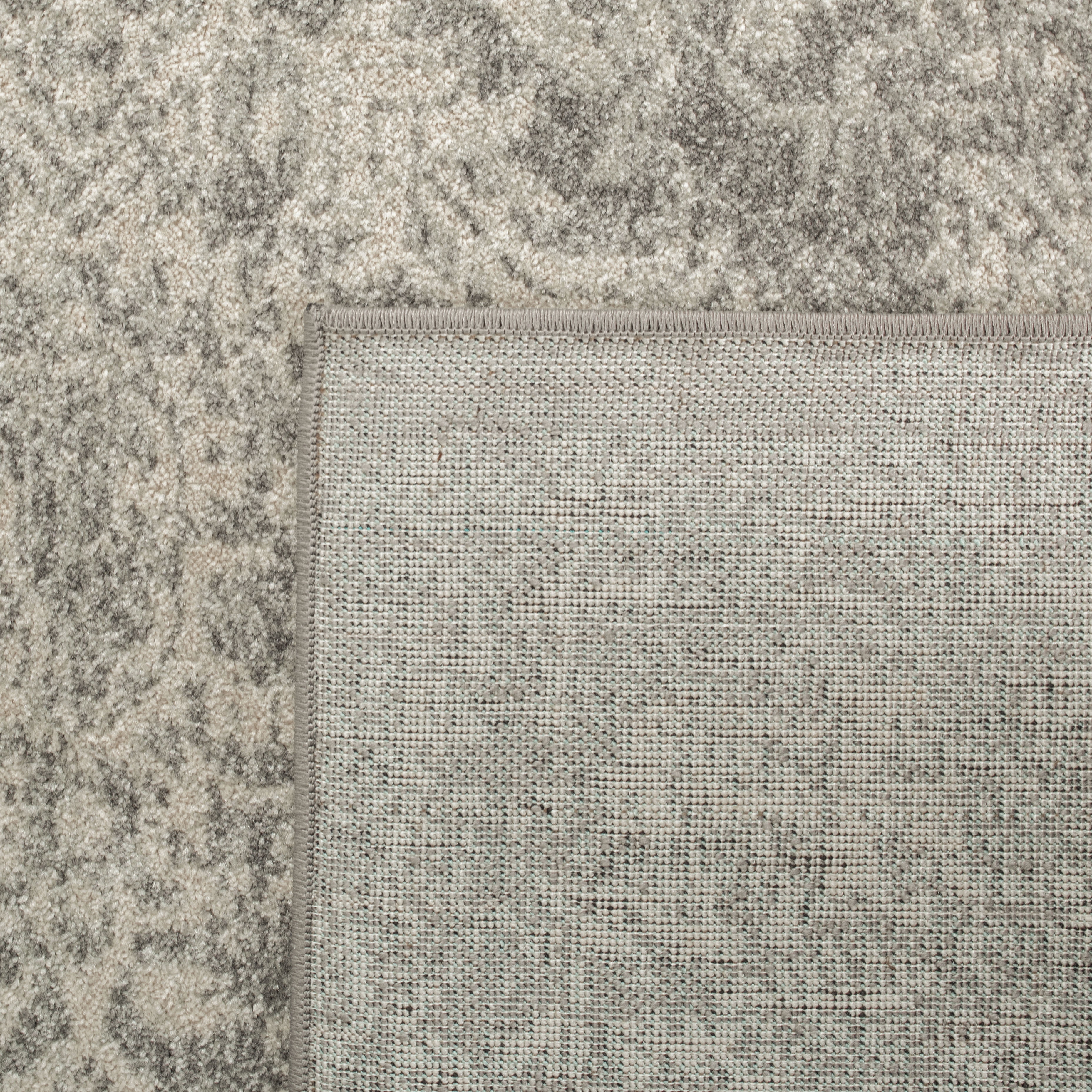 SAFAVIEH Area Rug 5'3"x7'6" - Evoke Collection - Traditional Design, Silver & Ivory, Non-Shedding & Easy Cleaning, Ideal for Living Room, Bedroom, Dining Space
