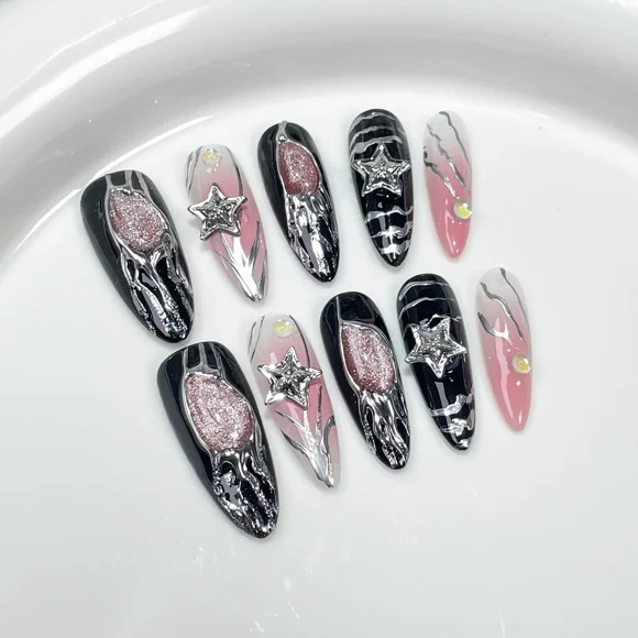 ERNA 10 Pcs Ongles Pressés Noirs Faits à la Main Faux Ongles Couverture Complète Contraste Métallique Dégradé Manucure Artificielle Embouts d'Ongles Portables, 15-S