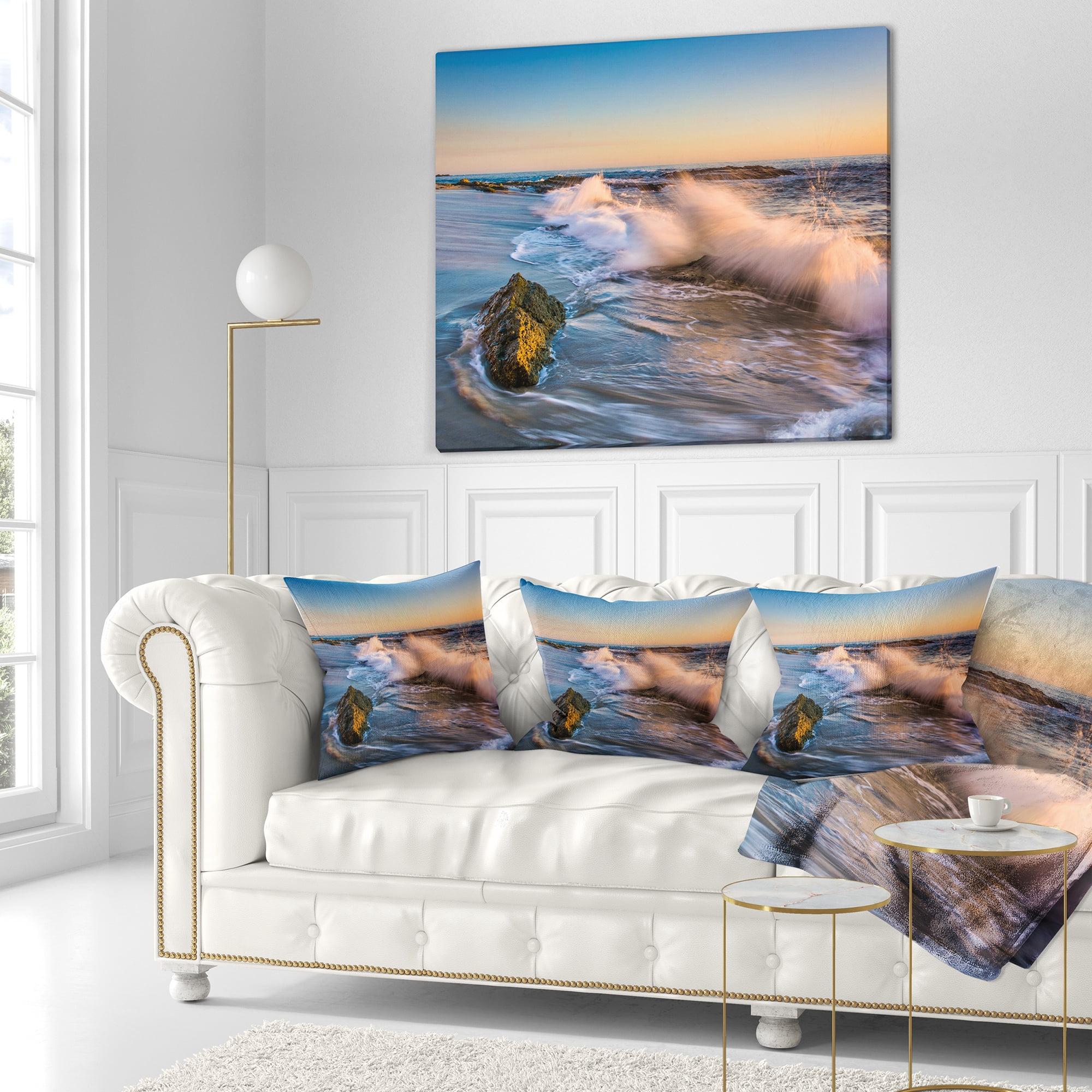 Designart Crashing Waves at Victoria Beach - Seascape Throw Pillow - 16x16