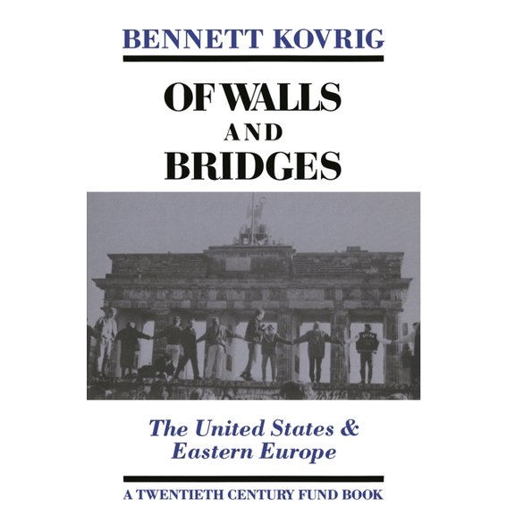 Twentieth Century Fund Book Of Walls and Bridges: The United States & Eastern Europe, (Paperback)