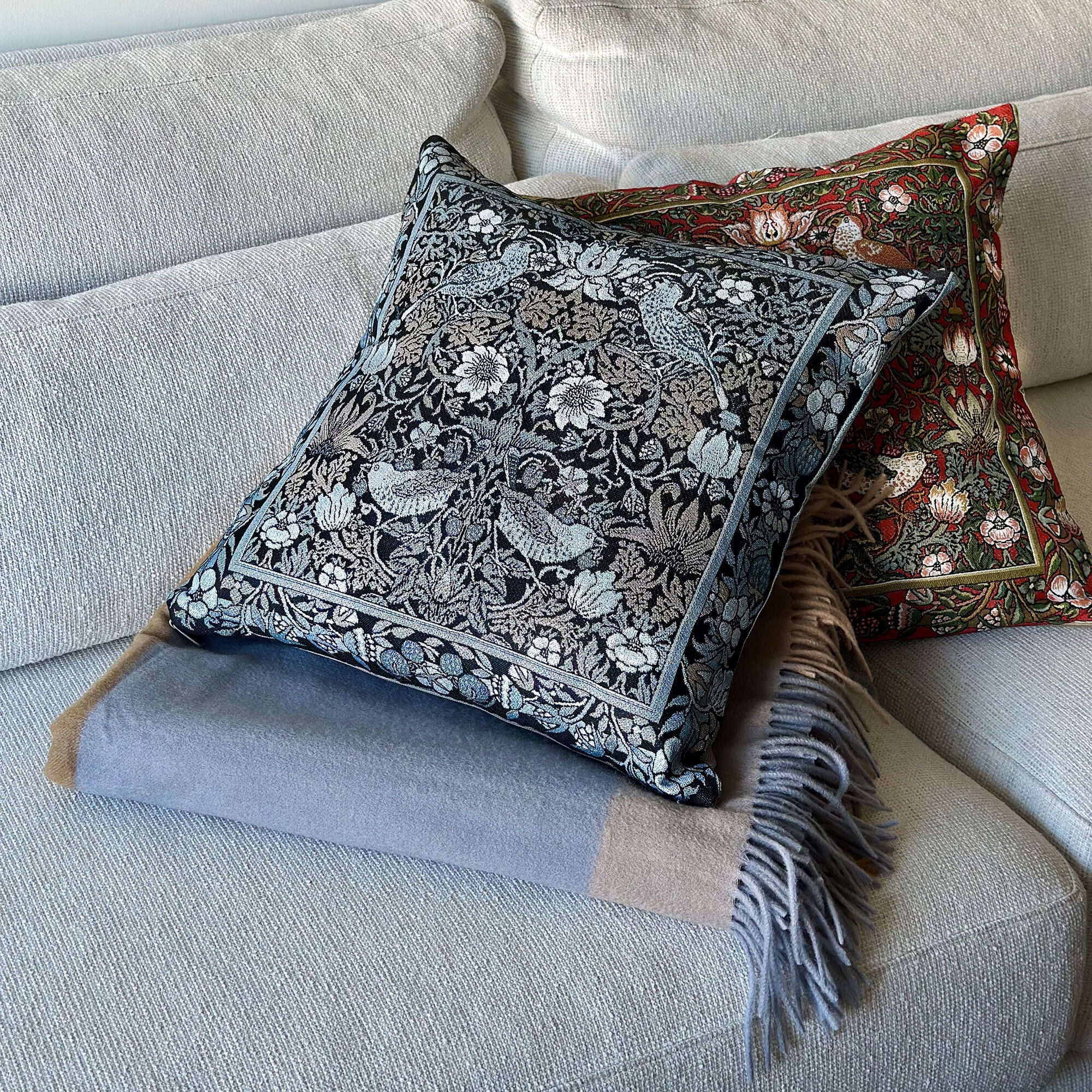 Stp Goods William Morris Blue Birds Throw Pillow with Insert 18x18” (45x45 cm) Square Tapestry Pillow Sofa Cushion Decorative Couch Cushion for Sofa Living Room Bedroom, Blue Black