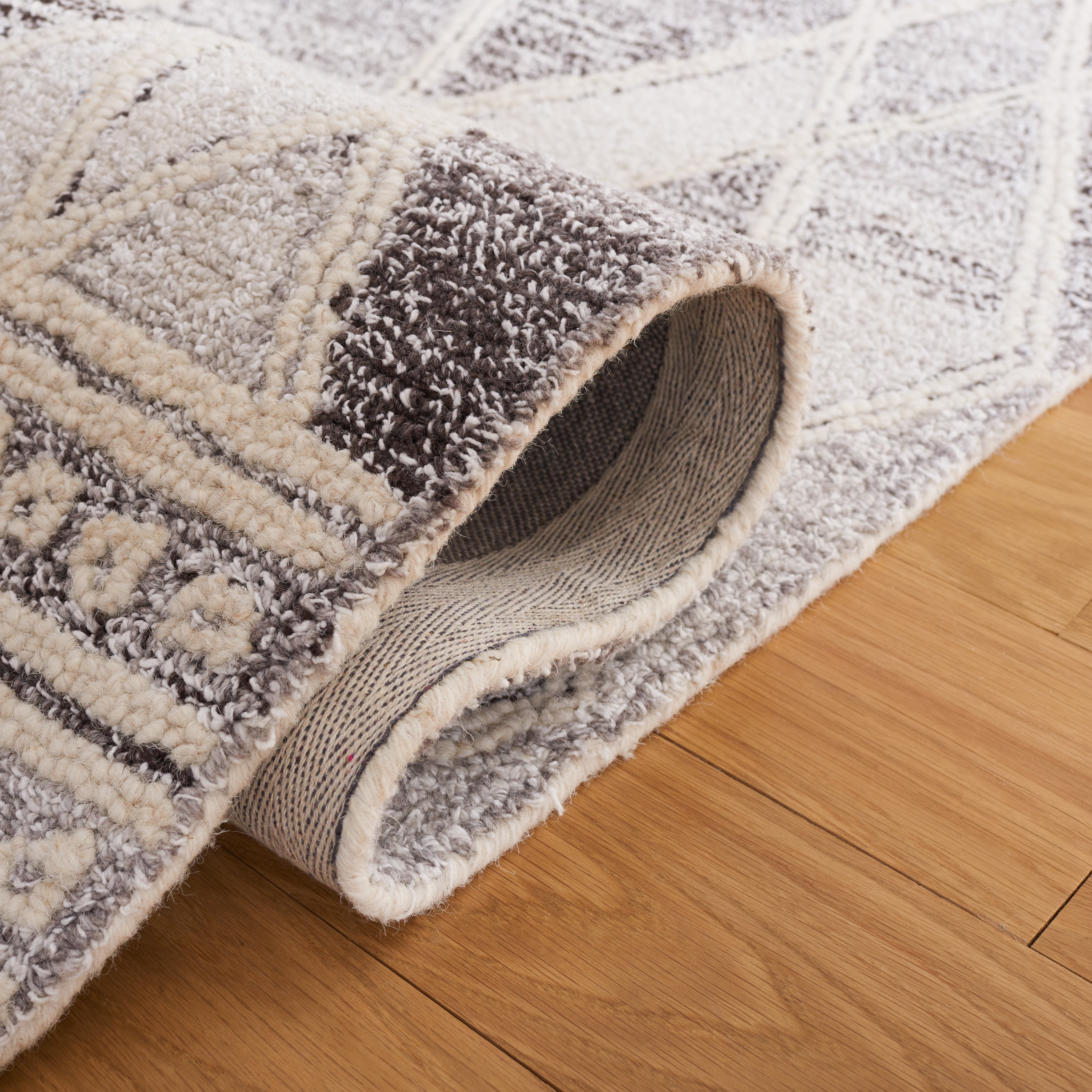 SAFAVIEH Abstract Malcolm Trellis Area Rug, Ivory/Gray, 6' x 6' Round