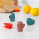 thumbnail image 4 of Par de mini guantes para estilizar alimentos Clip cocina plástico sello Clip Snack sello Clip (rojo), 4 of 5