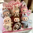 thumbnail image 2 of Figuras de acción de anime Pop Mart Labubu, emocionantes cajas ciegas, 17 cm, lindas y misteriosas cajas de juguetes, muñecos de PVC y pasatiempos, adornos, regalos para niños, 2 of 5