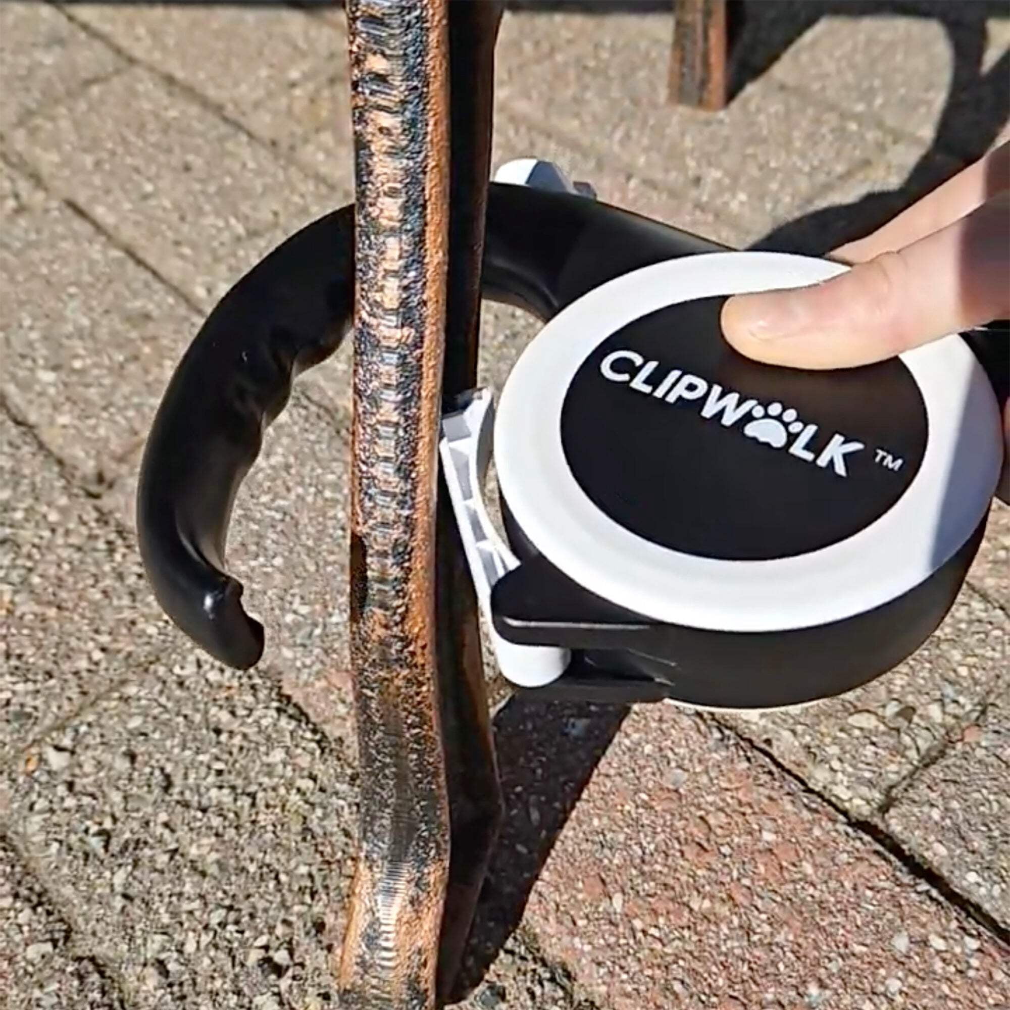 ClipWalk™ – Carabiner-Handle Retractable Hands-Free Dog Leash