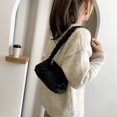 thumbnail image 4 of Bolso de mano con diseño de corazón de felpa suave y cálido para mujer, bolso con cremallera para la axila (A negro) Tmvgtek Oficina Multiescena Multifunción, 4 of 9