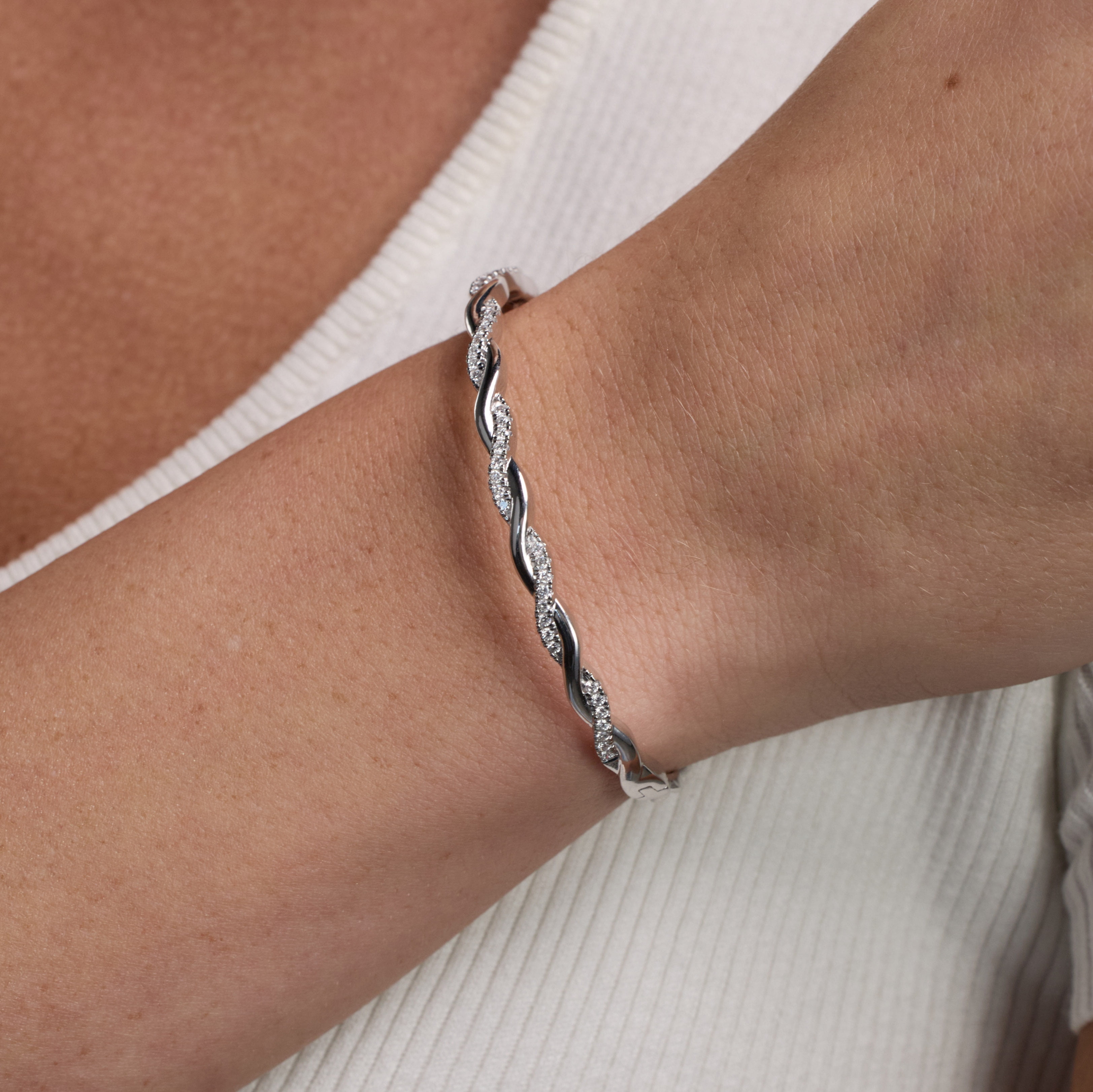 Unique Moments 1/2 Ct Round Lab Grown Diamond Infinity Bangle in Silver for Women (H-I, SI-I1)