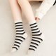 thumbnail image 4 of Calcetines de mujer lindos de estilo japonés, calcetines de moda de longitud media, primavera y verano, finos, absorbentes del sudor, desodorantes, calcetines transpirables con carita sonriente para, 4 of 6