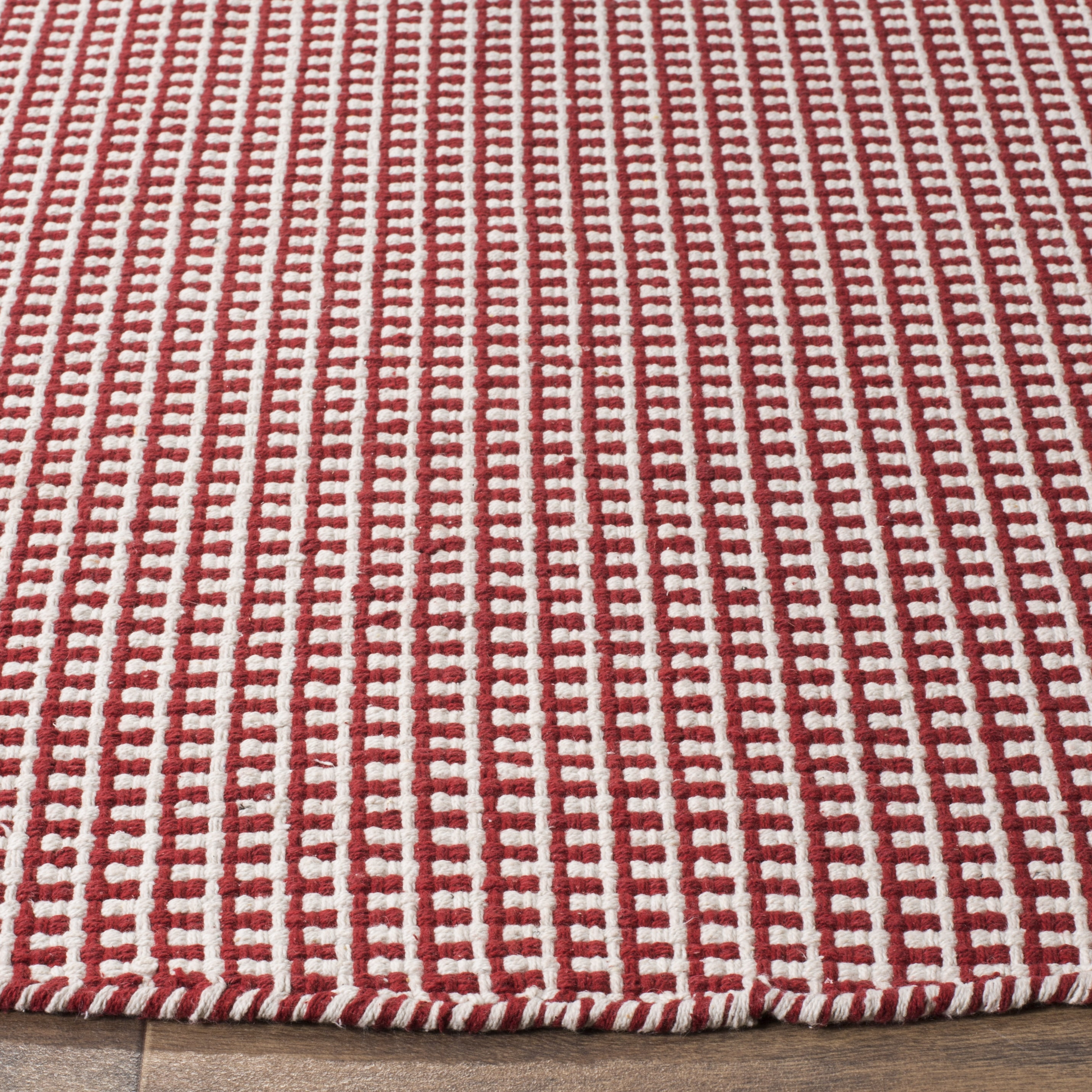 SAFAVIEH Montauk Patton Geometric Cotton Area Rug, Ivory/Red, 4' x 4' Round