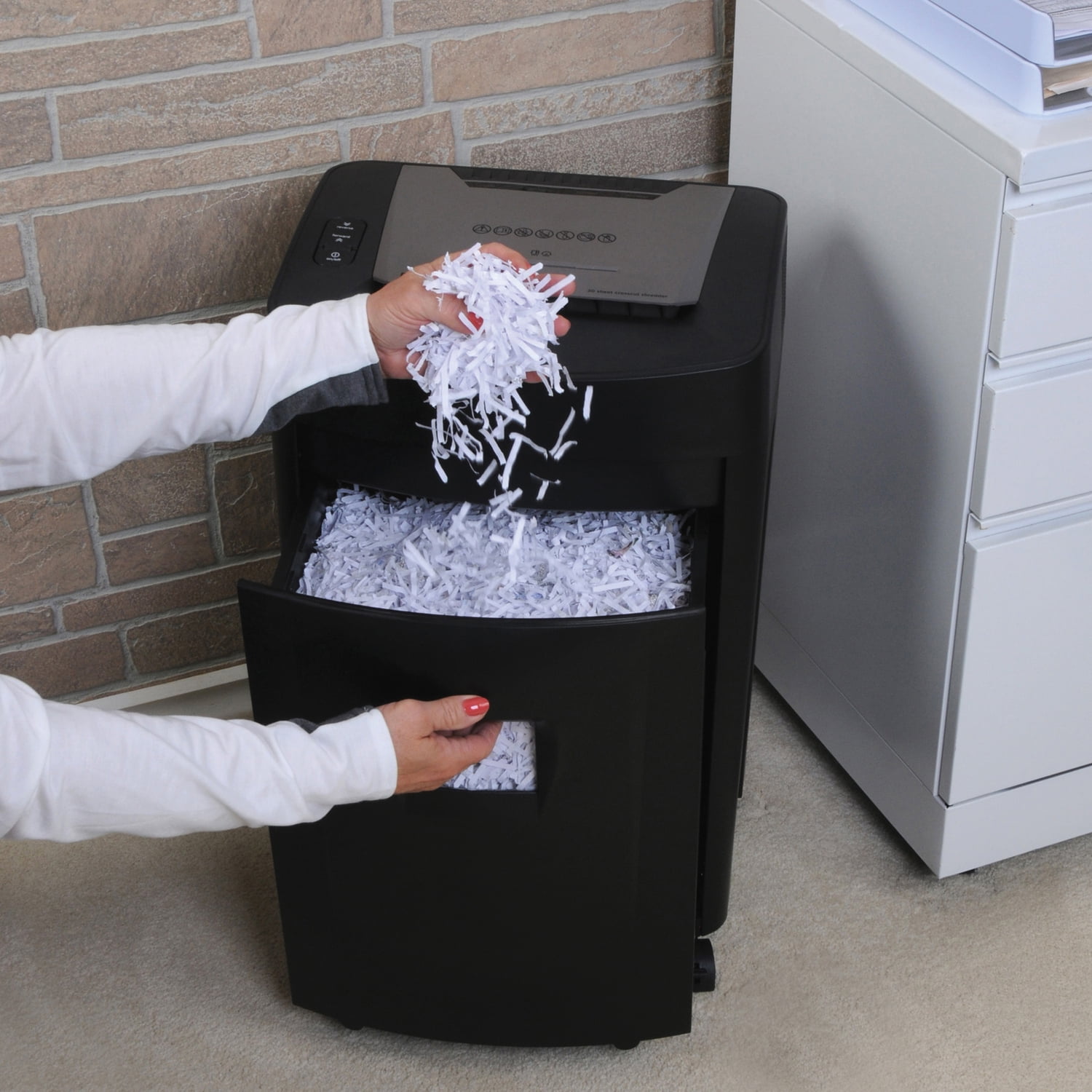 Royal 95000B 260MX 20-Sheet Crosscut Paper and CD Shredder