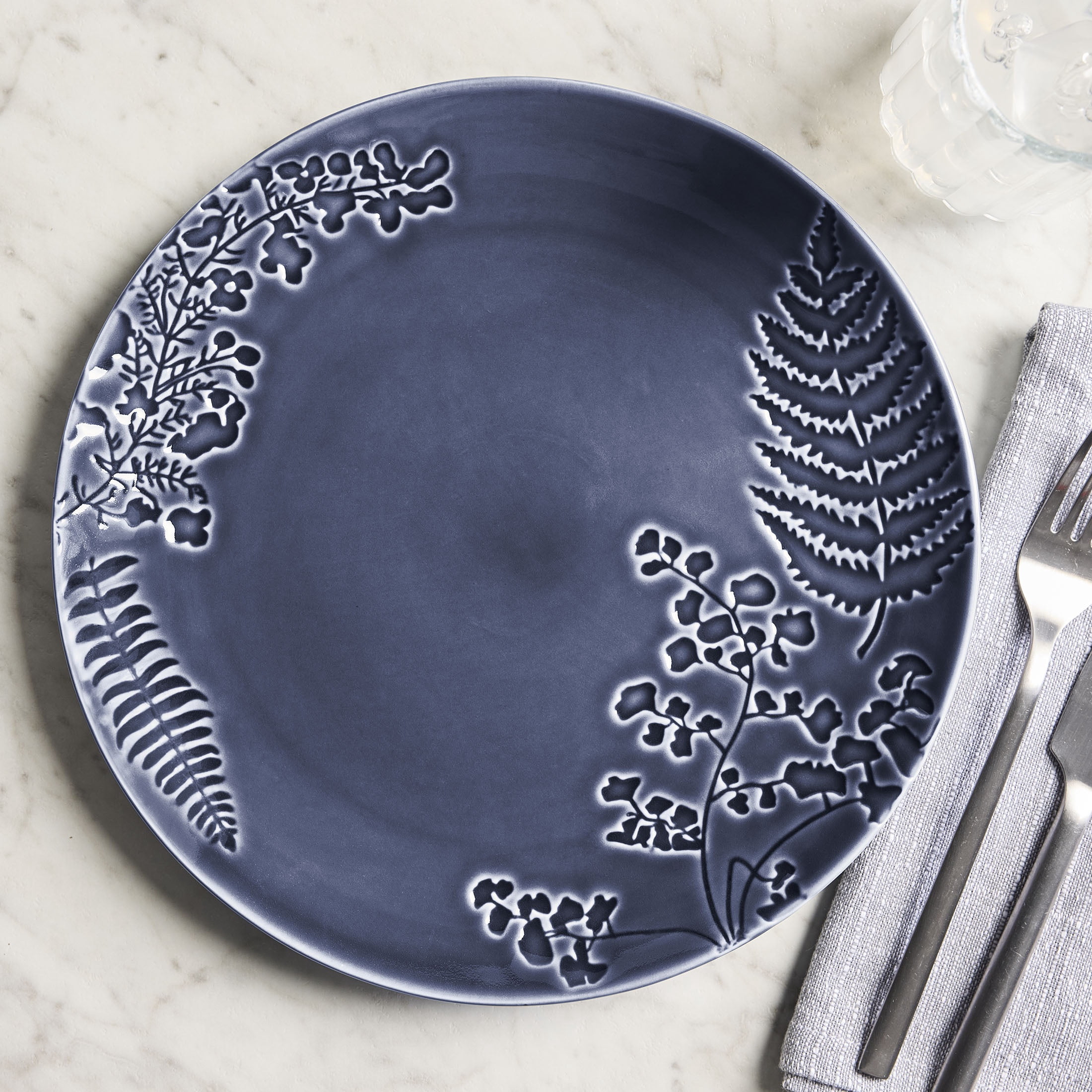 Better Homes & Gardens Ellie Collection Blue Stoneware Dinner Plate, 10.7 inch