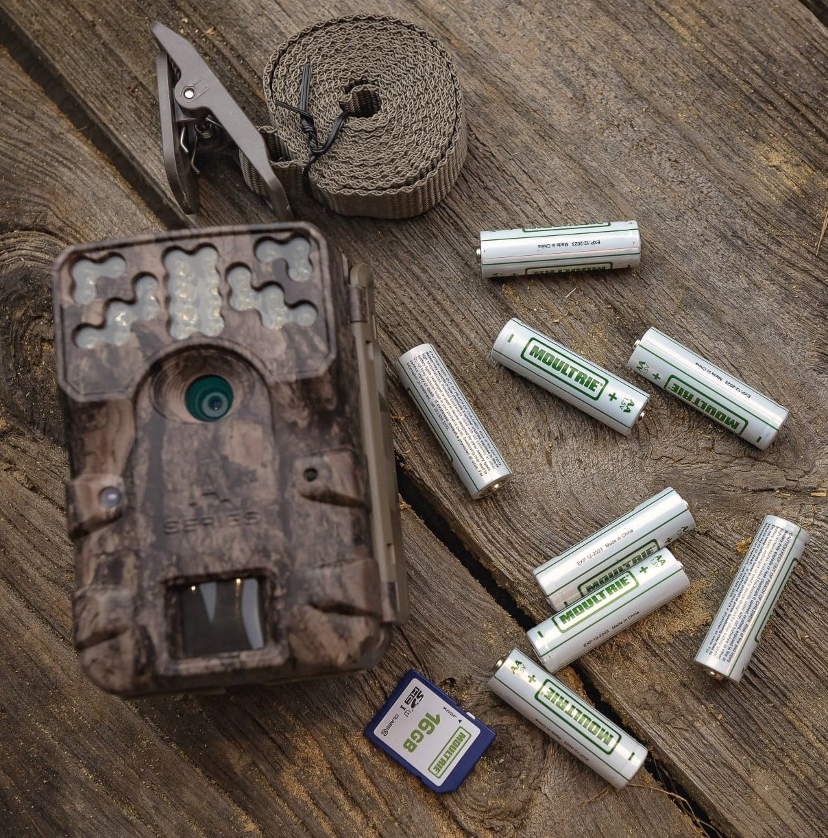Moultrie W900i Infrared Hunting Trail Camera 30 Mega Pixels, 60ft Detection and Flash Range