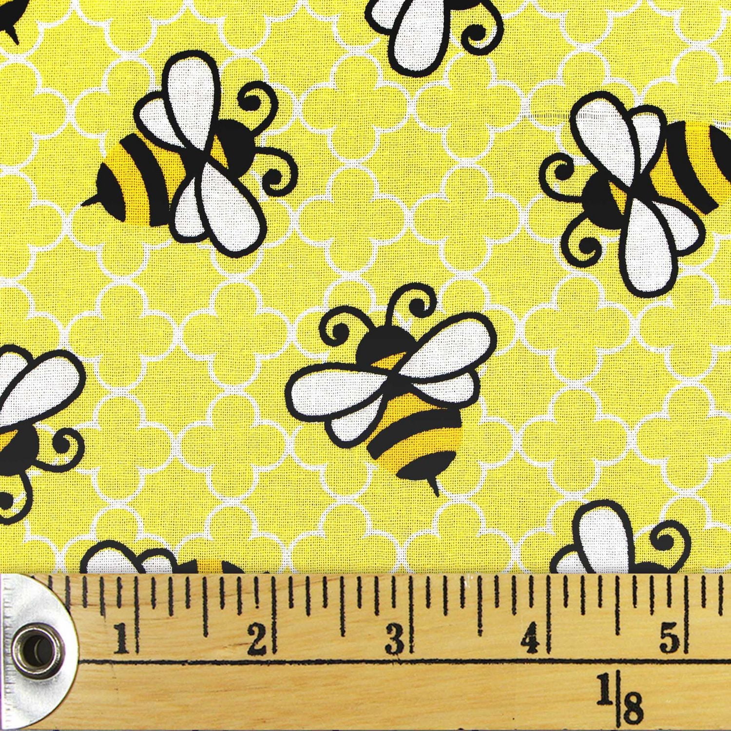 Fabric Creations Yellow with White Quatrefoil and Bumblebees Fat Quarter Pre-Cut Fabric - 18" x 21" / 45cm x 53cm
